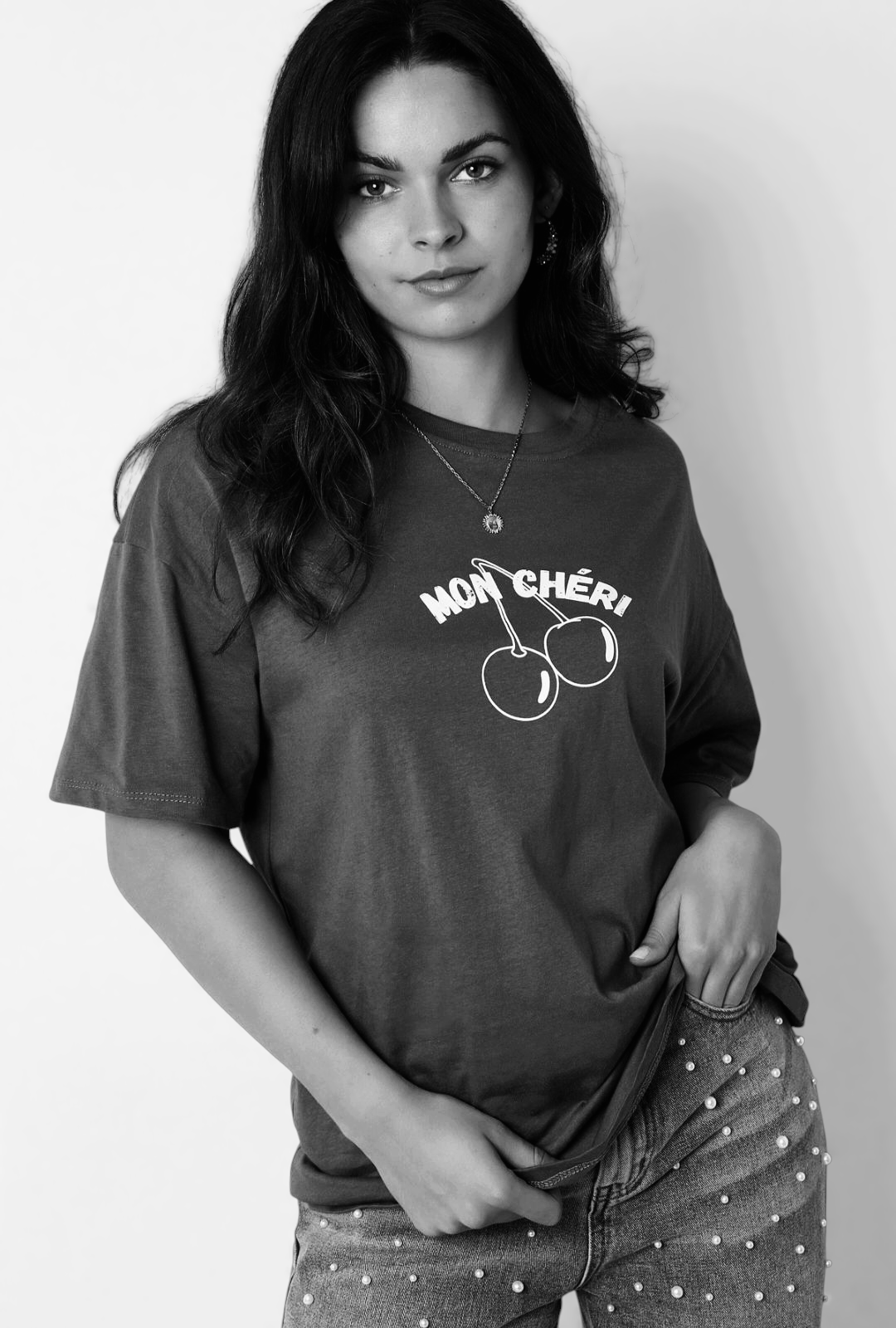 Gimme grijs dames t-shirt met witte opdruk tekst; 'Mon cheri' - Grijs/Wit | Tee Time collectie