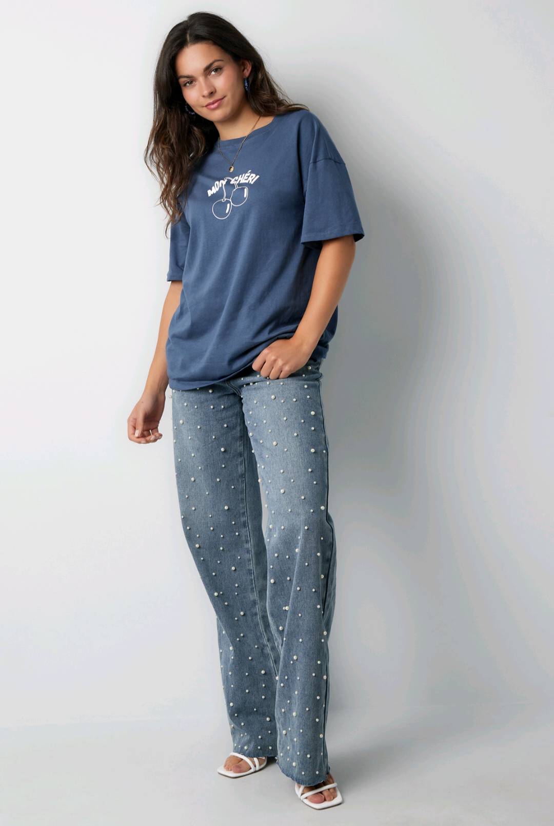 Gimme blauw dames t-shirt met witte opdruk tekst; 'Mon cheri' - Blauw/Wit | Tee Time collectie