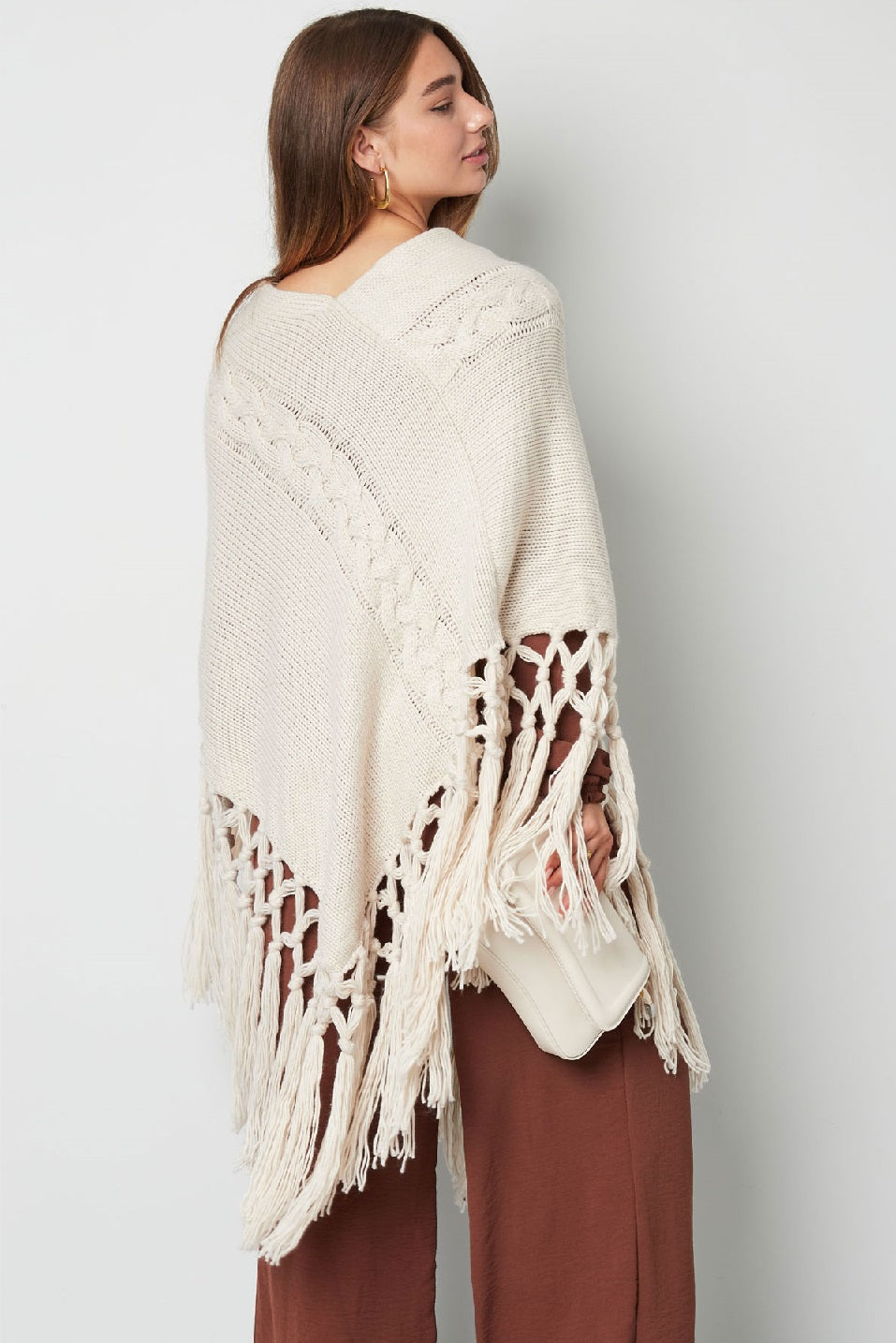 Luna - Camel gebreide dames poncho met slierten | Selflove collectie