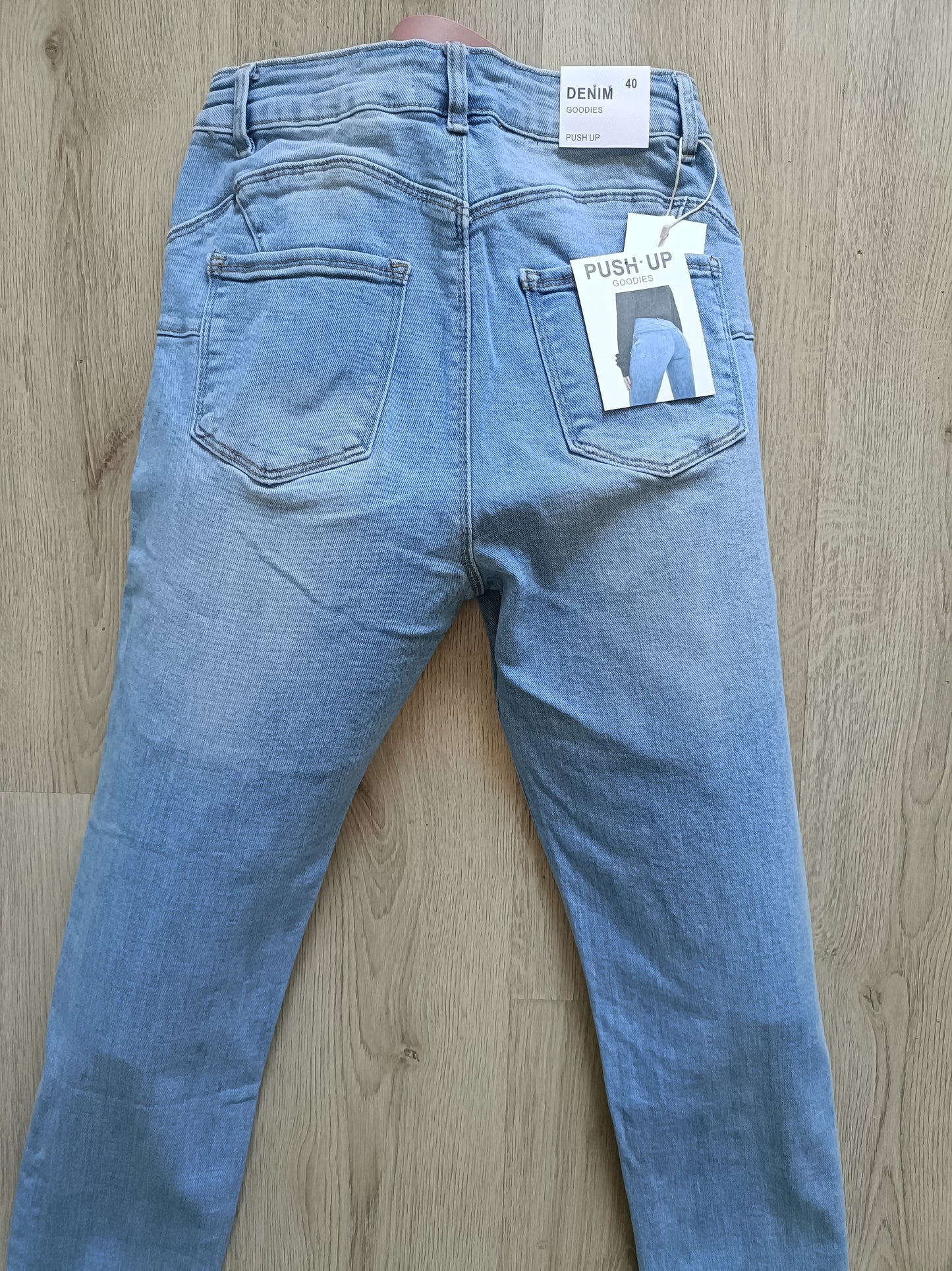 Goodies jeans voor dames; Push up model. Flat-lay foto
