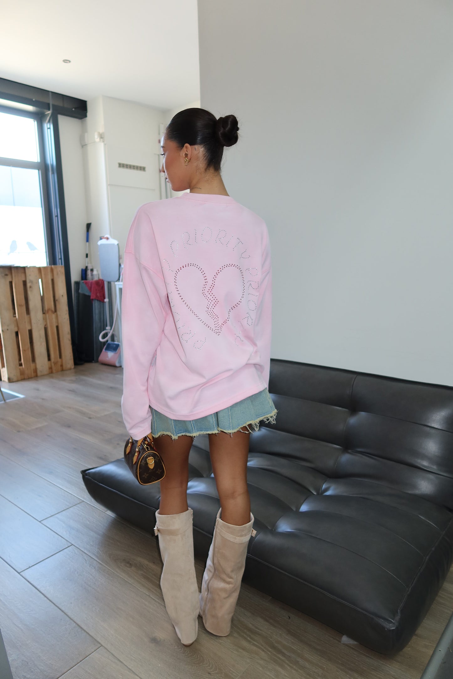 Priority strass shirt: PRIORITY RHINESTONE LONGSLEEVE – Roze (Washed Pink)