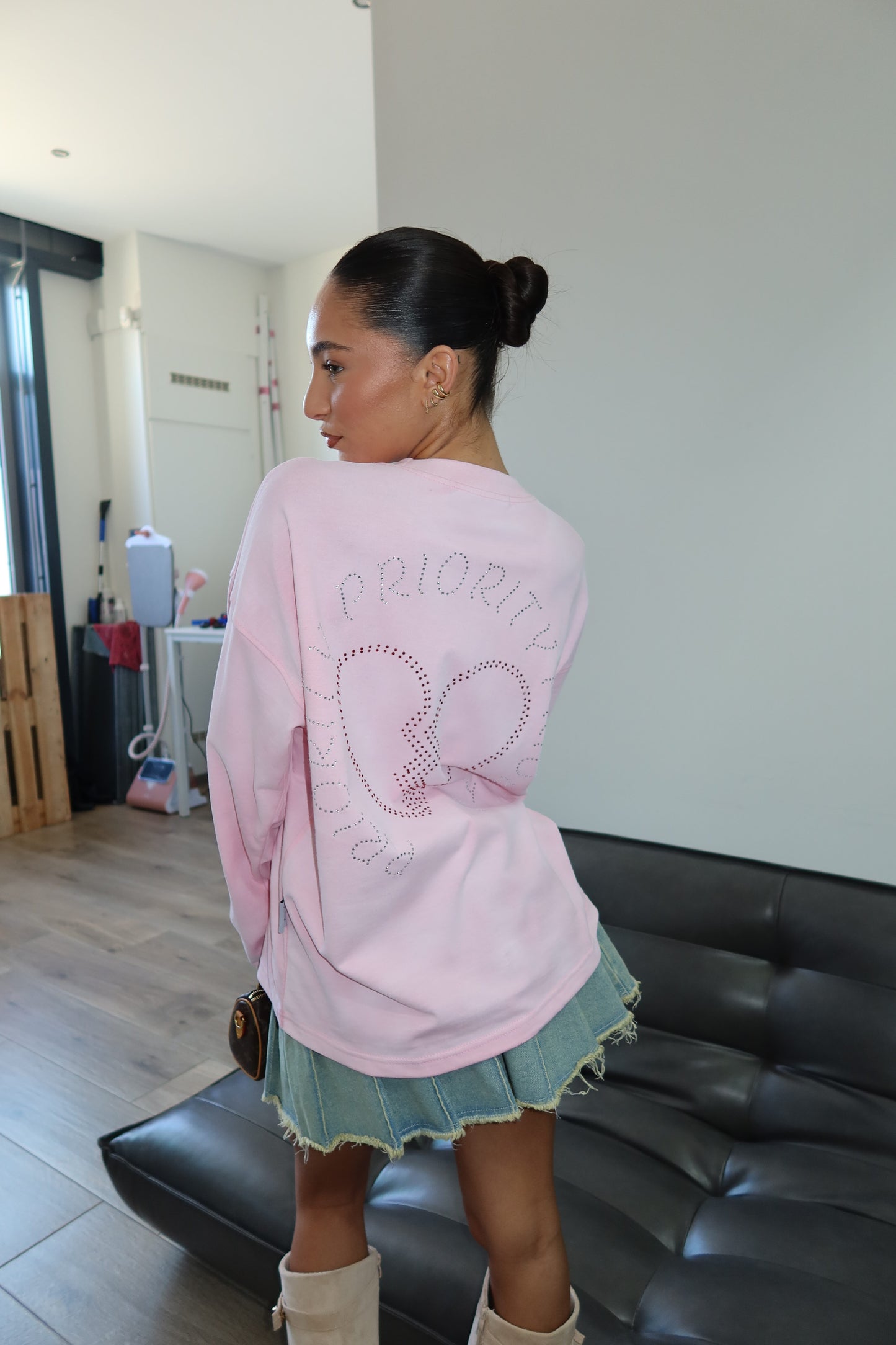 Priority strass shirt: PRIORITY RHINESTONE LONGSLEEVE – Roze (Washed Pink)