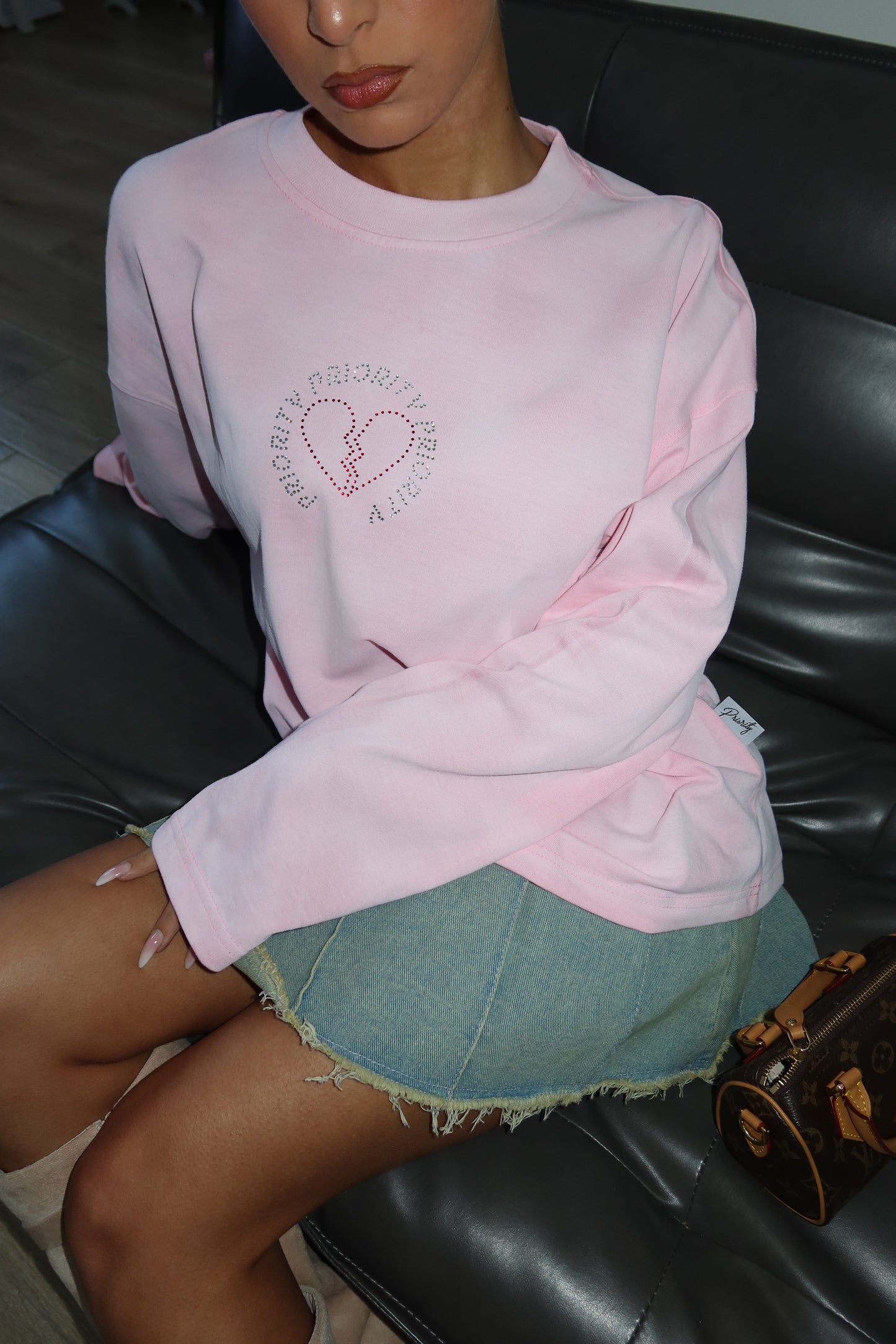 Priority strass shirt: PRIORITY RHINESTONE LONGSLEEVE – Roze (Washed Pink)