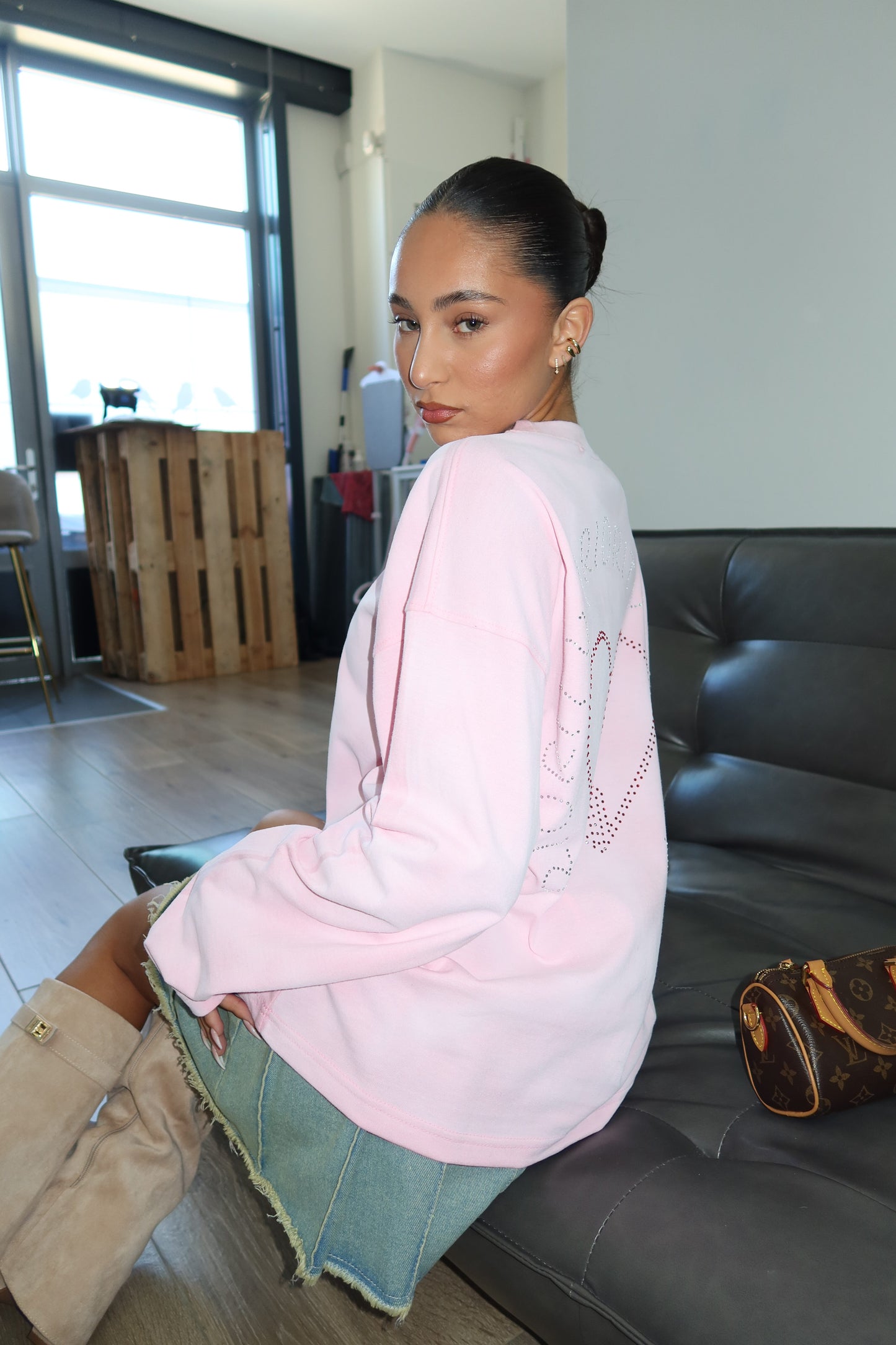 Priority strass shirt: PRIORITY RHINESTONE LONGSLEEVE – Roze (Washed Pink)