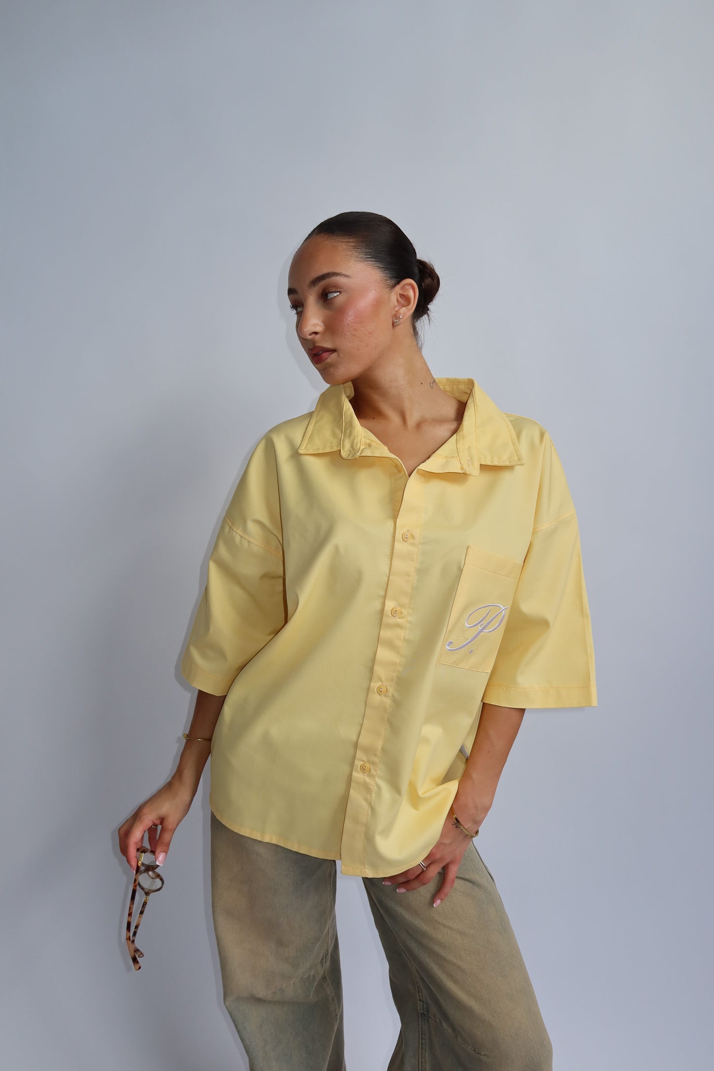 Priority 'P' boyfriend blouse dames - Botergeel | End of Summer collectie