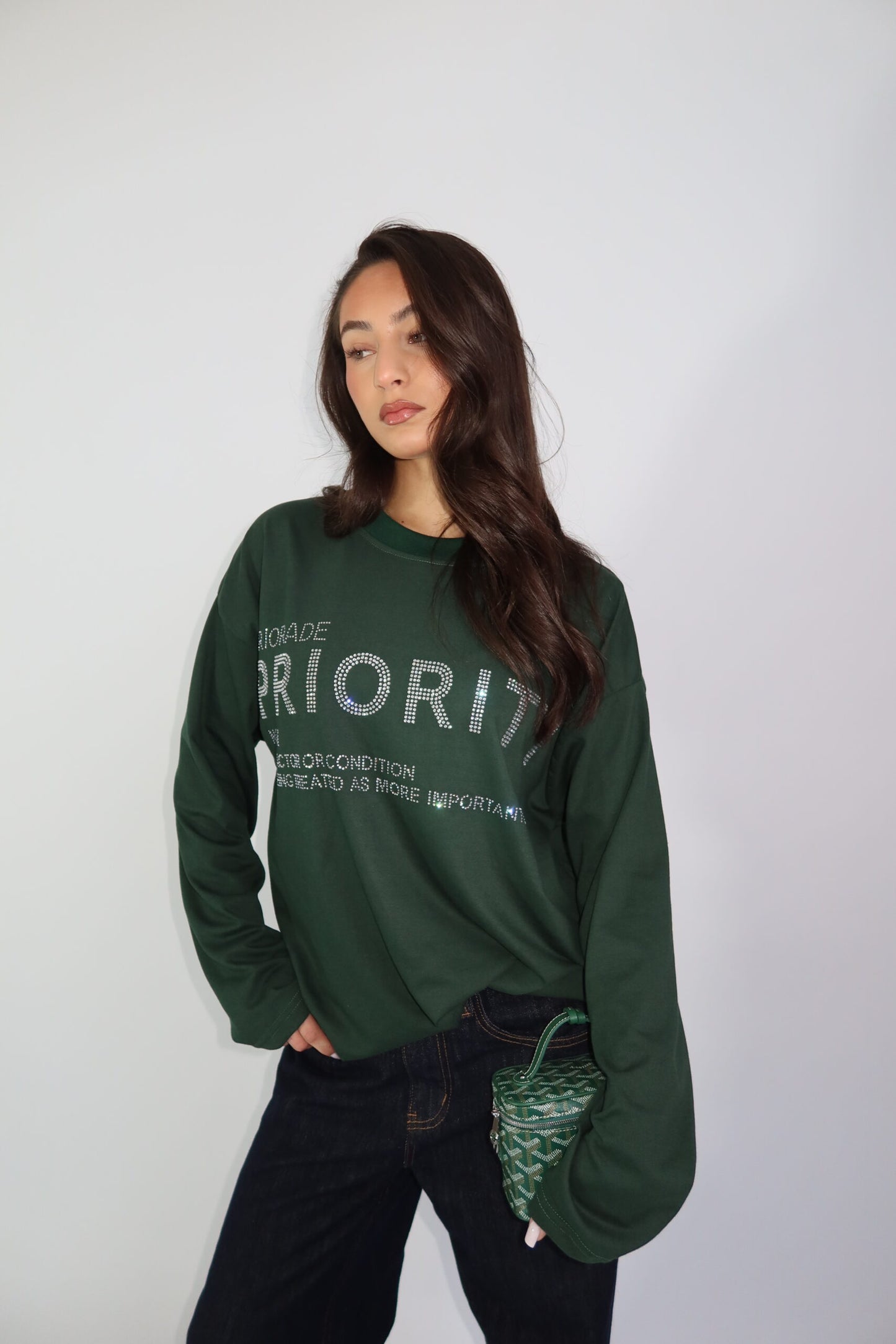 Priority Longsleeve: Priority rhinestone longsleeve 'Priorade' – Groen