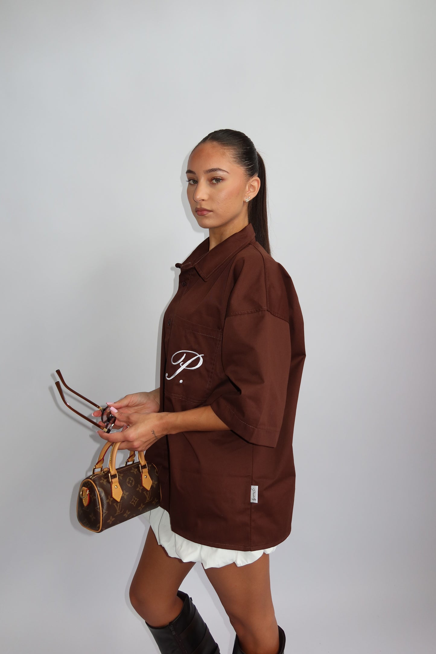 Priority 'P' boyfriend blouse dames - Donkerbruin | End of Summer collectie