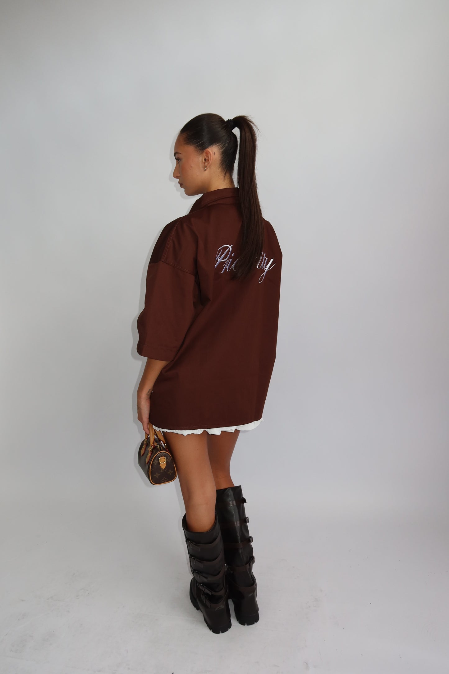 Priority 'P' boyfriend blouse dames - Donkerbruin | End of Summer collectie