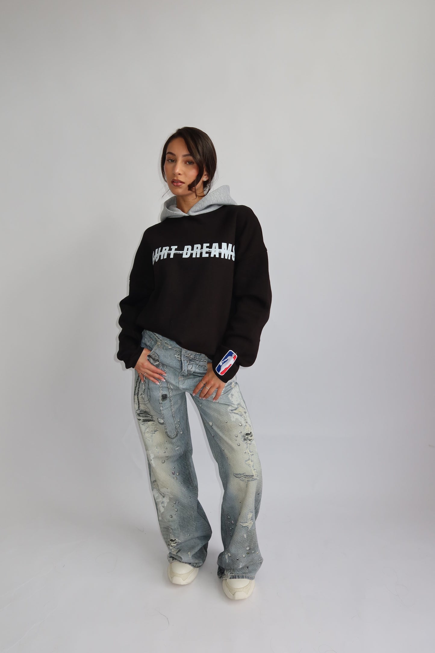 Priority hoodie; Priority Court Dreams hoodie AW25 - Zwart