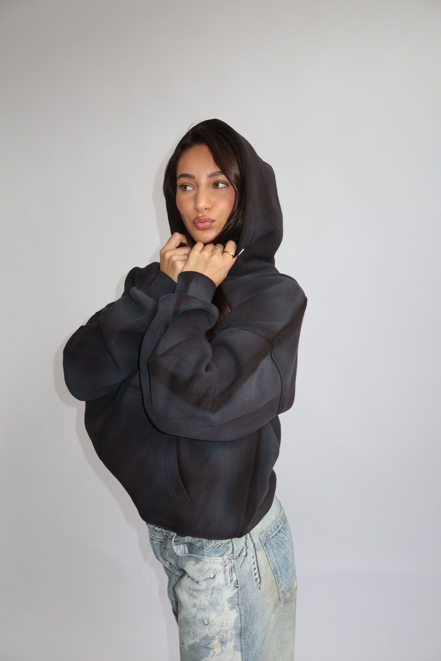 Priority hoodie; Priority Rhinestone zip-up vest AW25 - Zwart (Washed Black)
