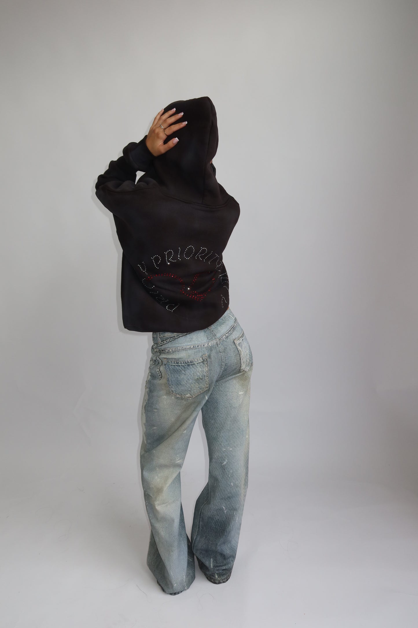 Priority hoodie; Priority Rhinestone zip-up vest AW25 - Zwart (Washed Black)