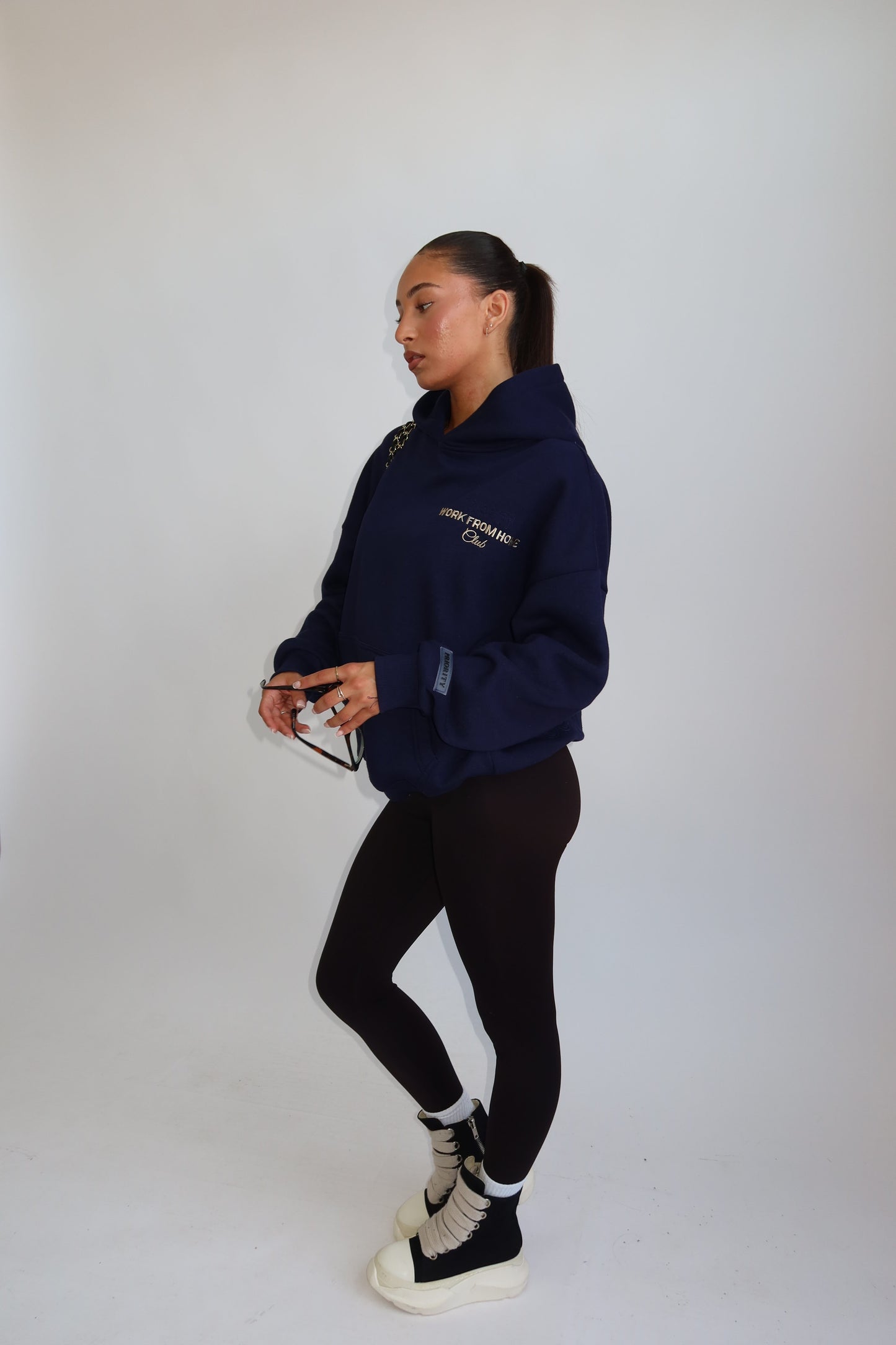 Priority hoodie; Work from Home club essential hoodie AW25 - Donkerblauw (Navy)