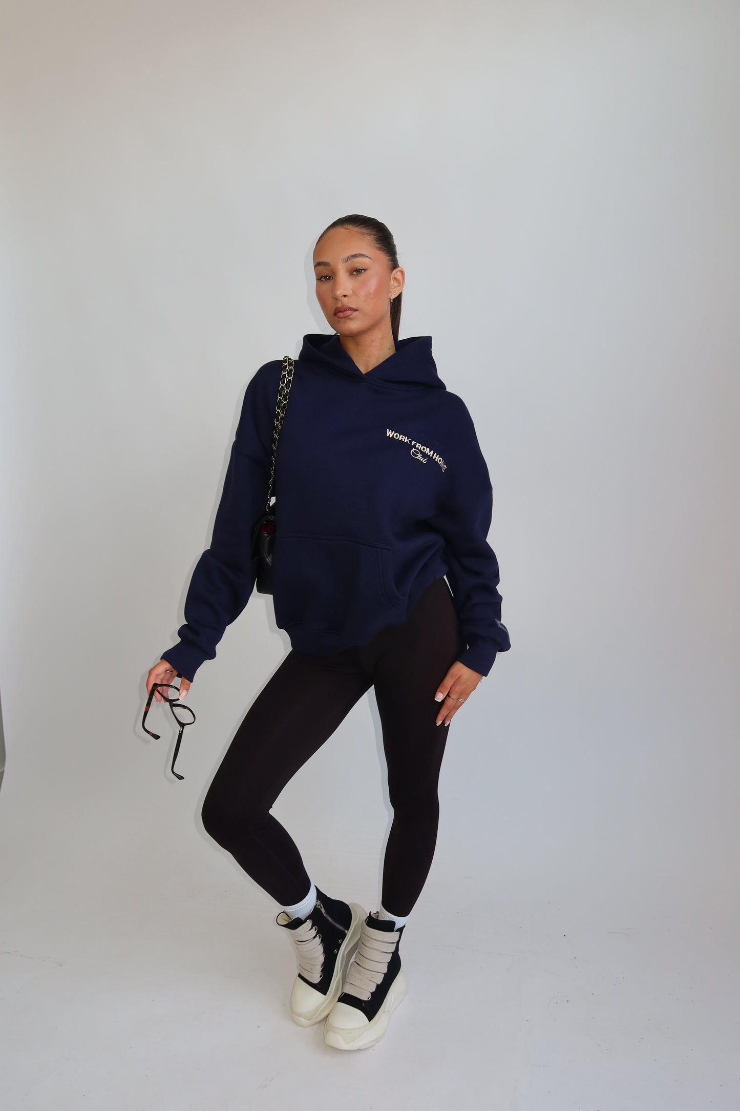 Priority hoodie; Work from Home club essential hoodie AW25 - Donkerblauw (Navy)