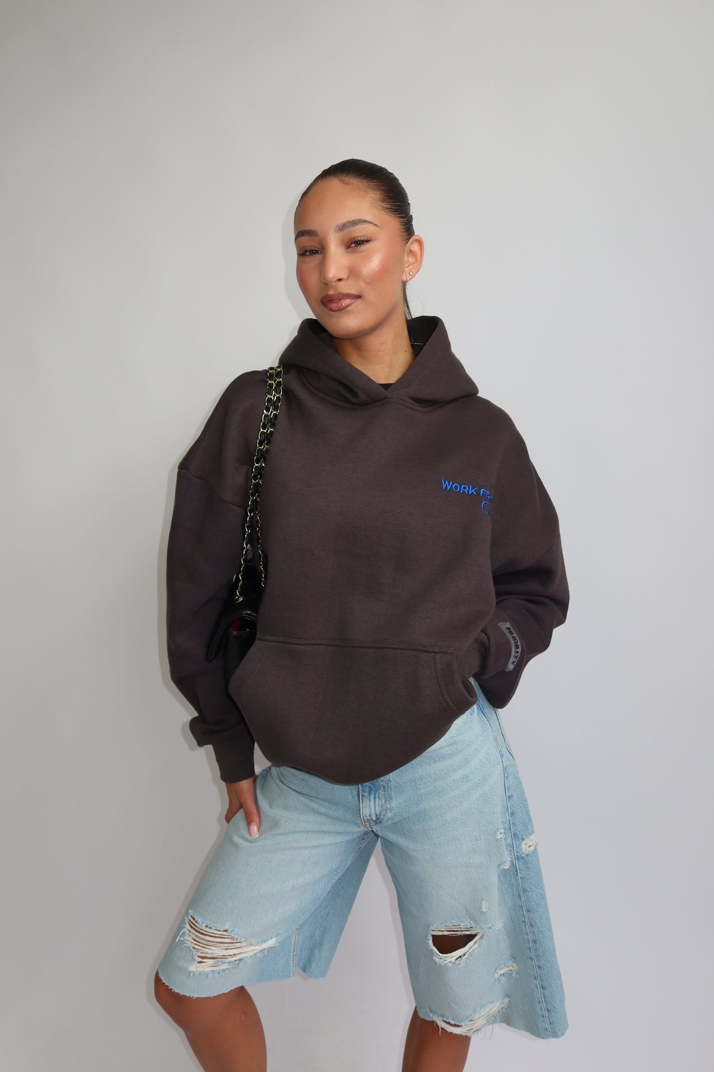 Priority hoodie; Work from Home club essential hoodie AW25 - Donkergrijs (Meteorite Gray)