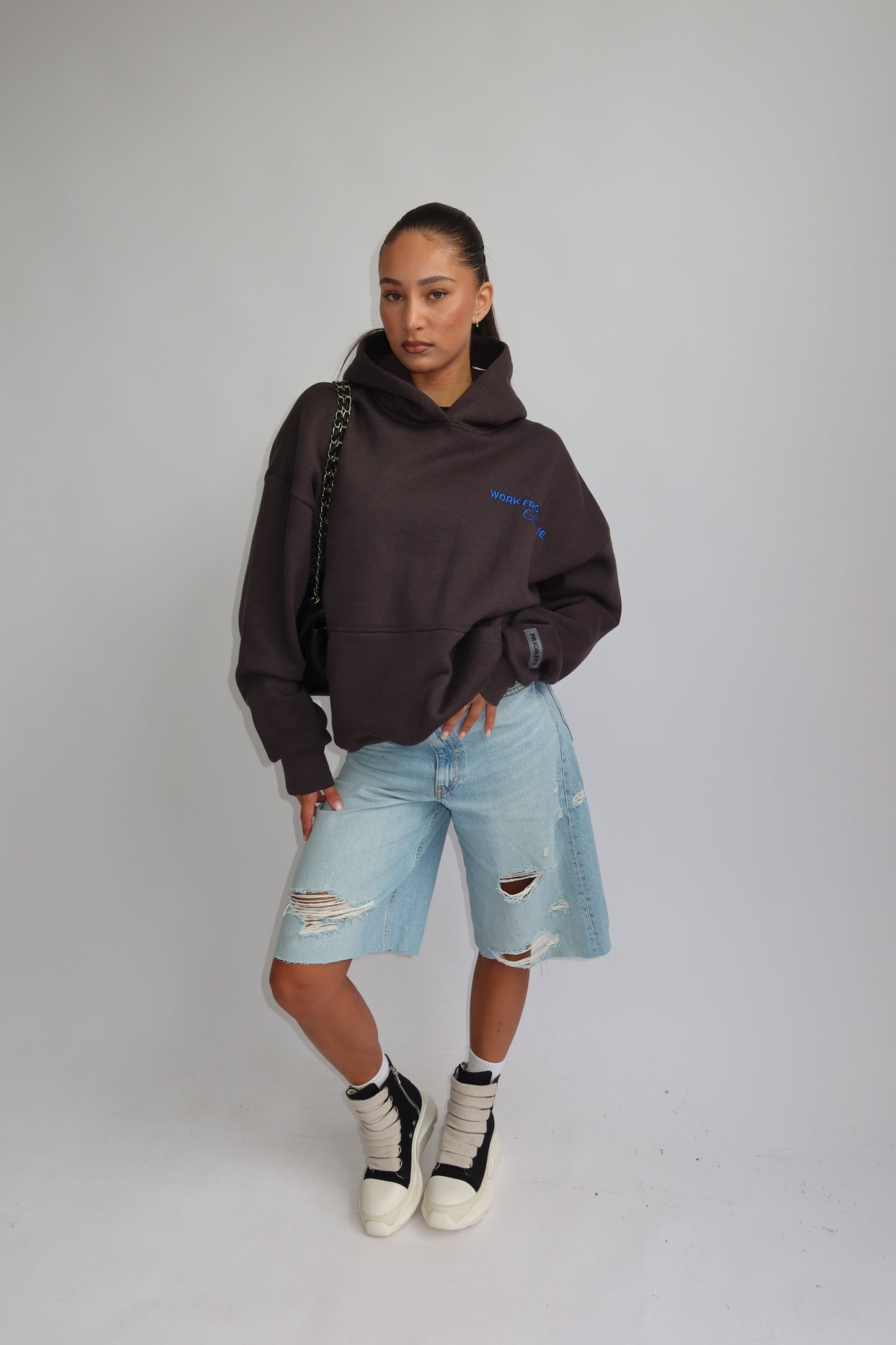 Priority hoodie; Work from Home club essential hoodie AW25 - Donkergrijs (Meteorite Gray)