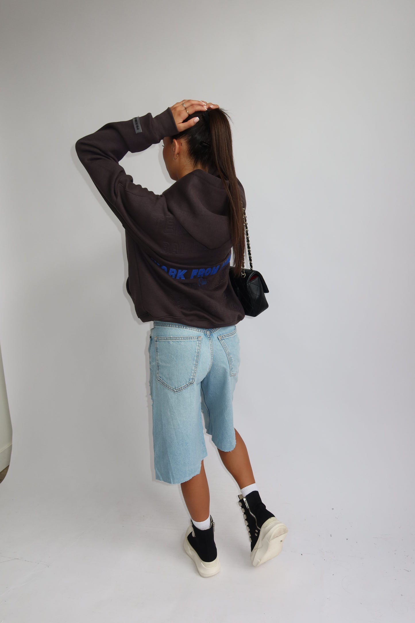 Priority hoodie; Work from Home club essential hoodie AW25 - Donkergrijs (Meteorite Gray)