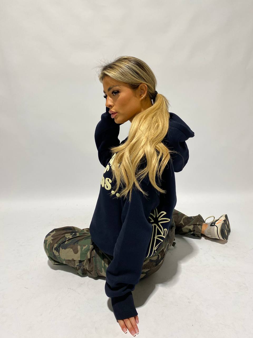 Priority hoodie: Meet me under the palms of L.A. - Navy blue/ donkerblauw
