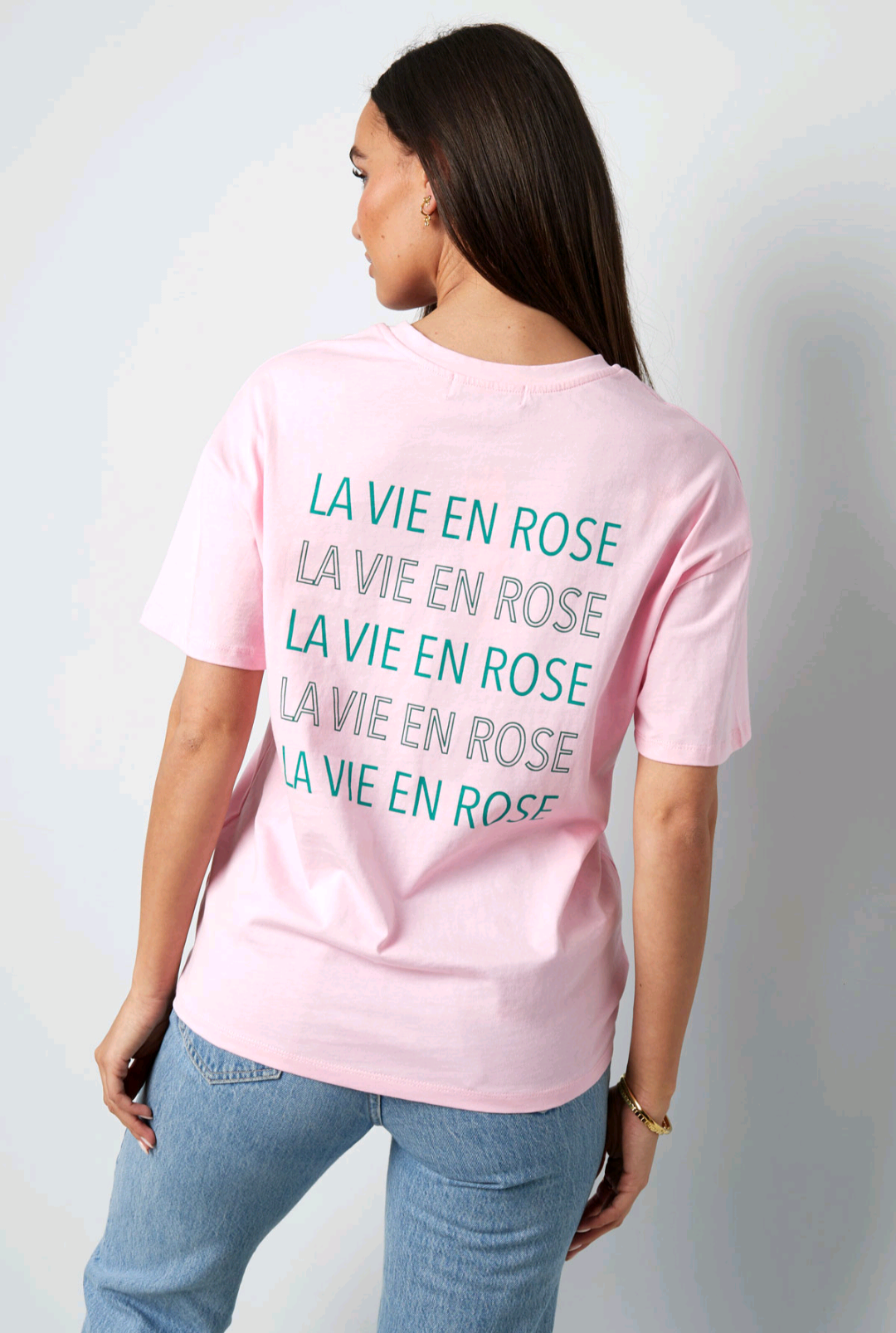 Gimme roze dames t-shirt met groene tekst op de rug; 'La Vie en Rose' - Roze/ groen | Tee Time collectie