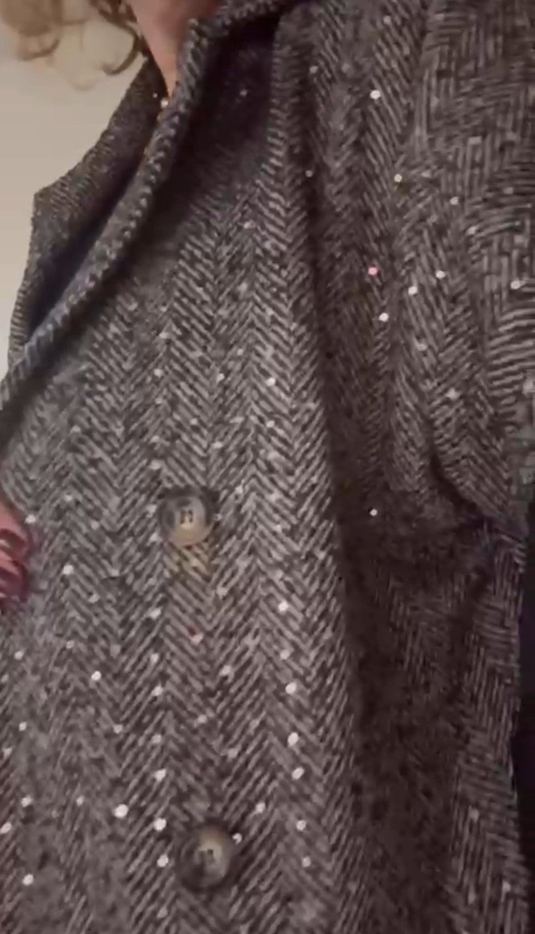 Korte tussenjas dames/ mouwloos vest met kleurloze lovertjes en visgraat patroon - Bruin | Fall4me collectie 2.0