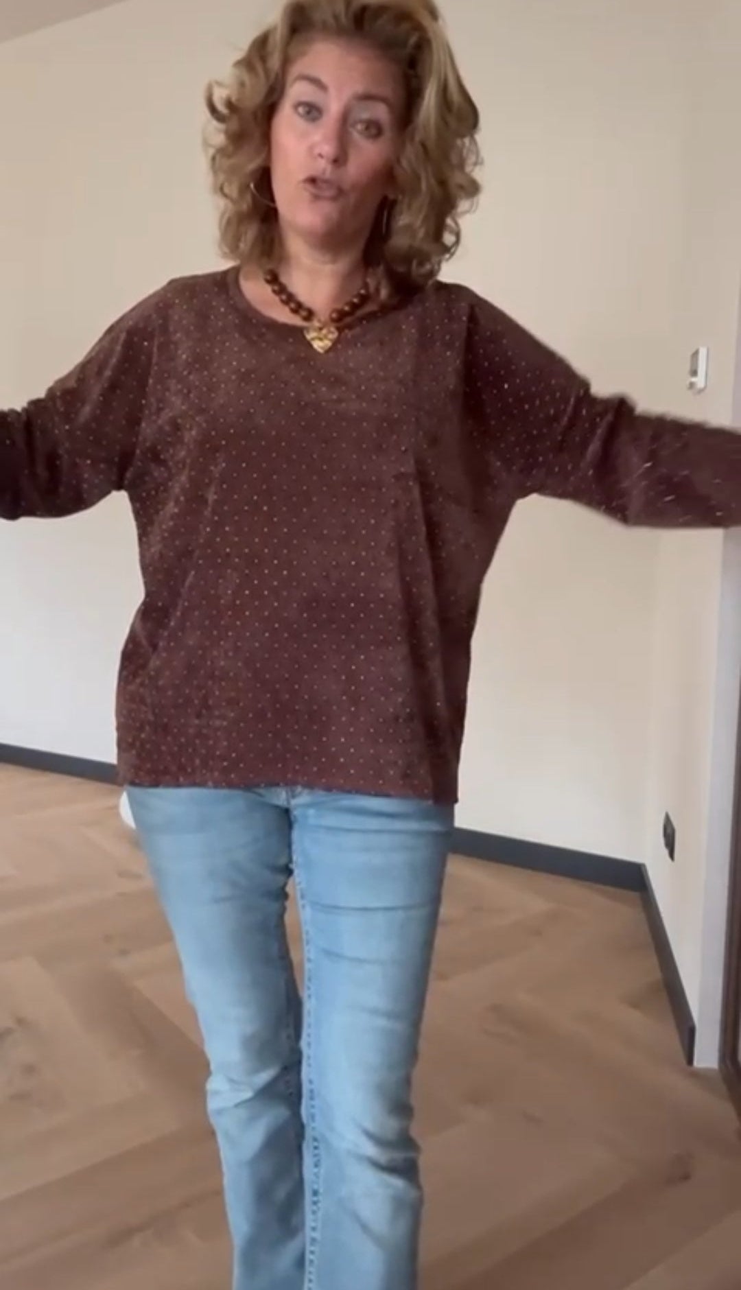 Velours dames top met strass - Bruin | Fall4me collectie 2.0