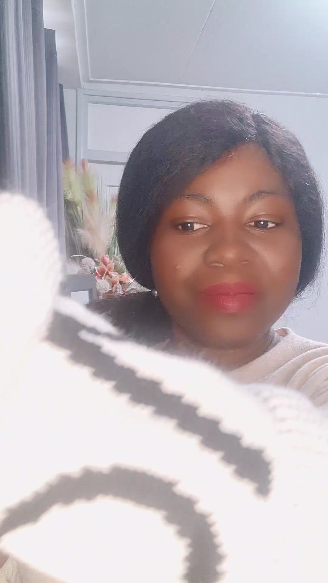 Plussize Trui In Love - Beige Zachte Trui met Gebreide Mouwen met de tekst LOVE.