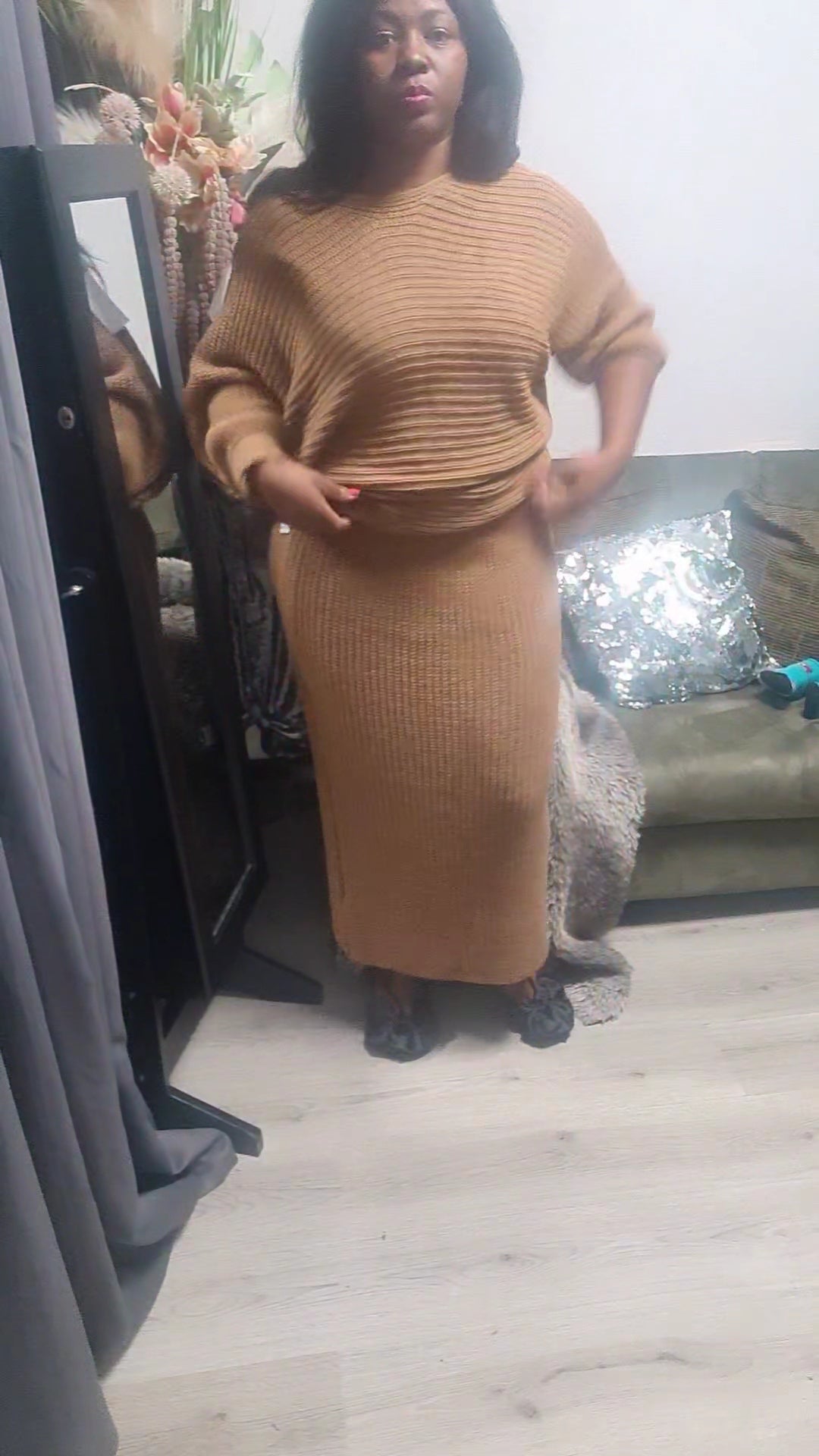 Set Christa - Camel Gebreid Setje van Vleermuis Trui en Gebreide Rok.