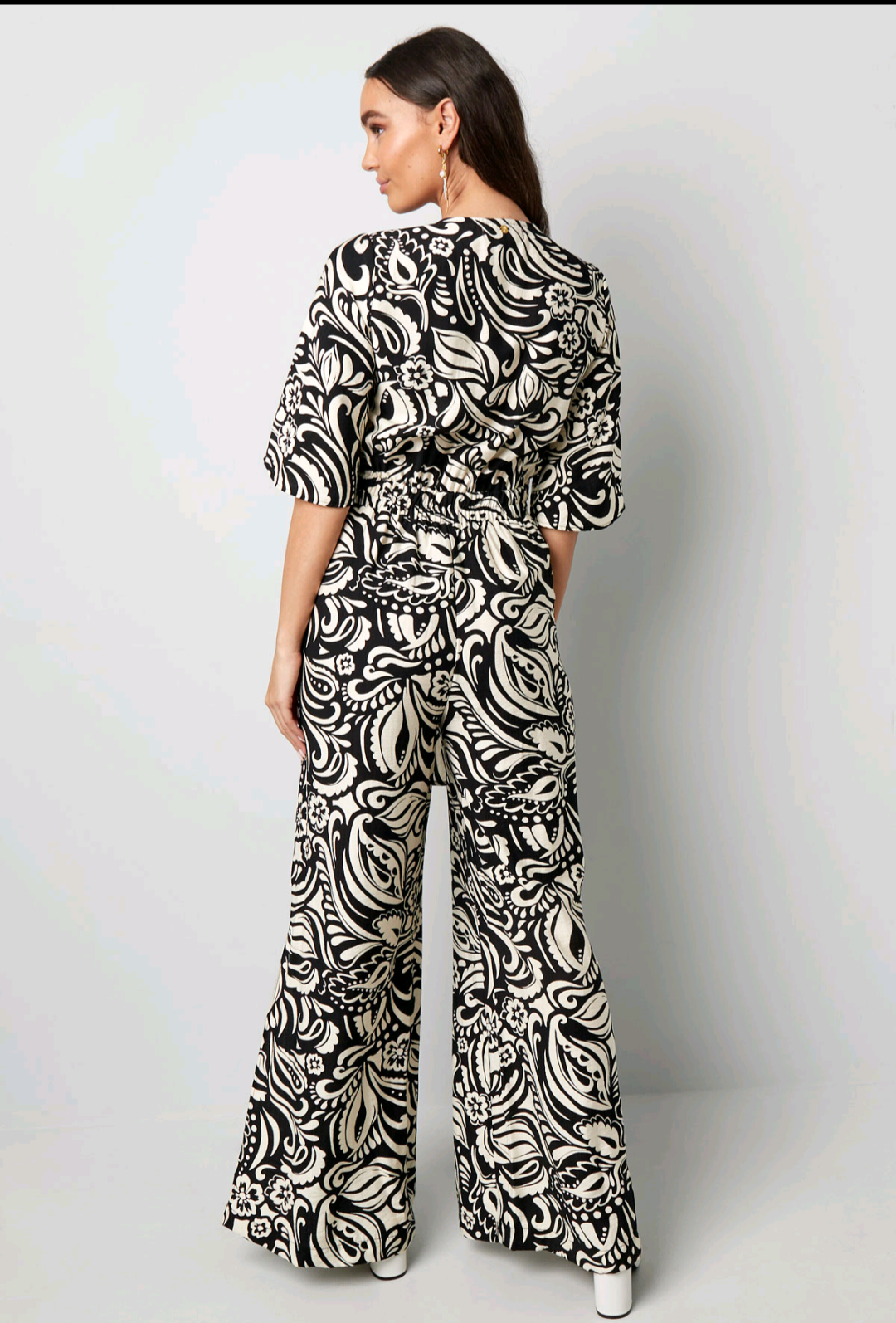 Dames Jumpsuit; wide leg jumpsuit met boho print - Beige