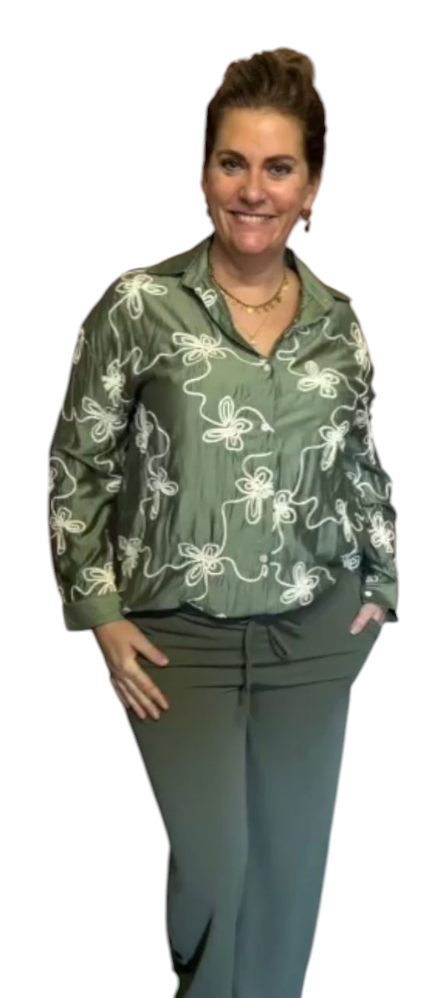 Yara; Bewerkte dames blouse met lange mouwen - Army groen | Confident Neutrals collectie