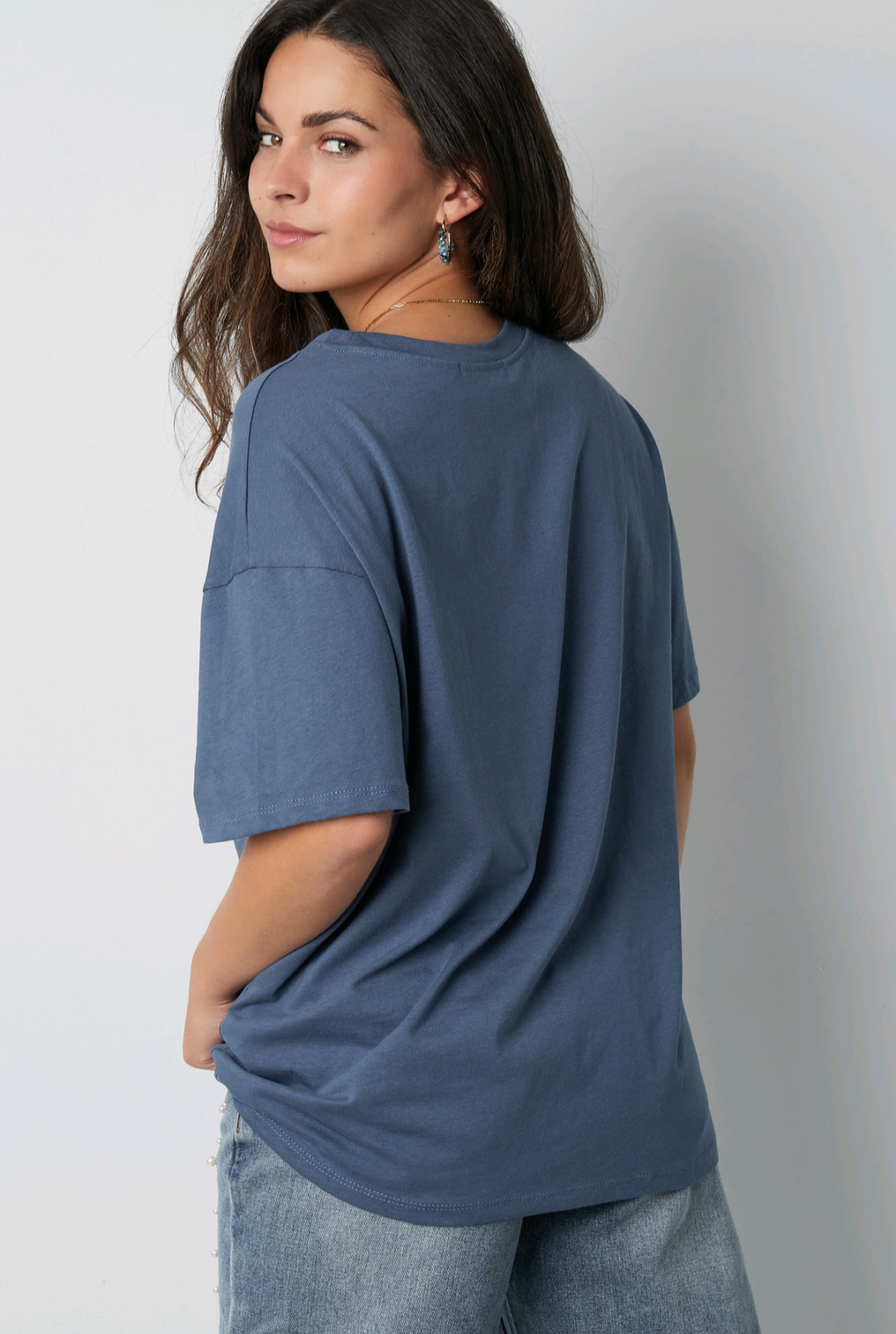 Gimme blauw dames t-shirt met witte opdruk tekst; 'Mon cheri' - Blauw/Wit | Tee Time collectie