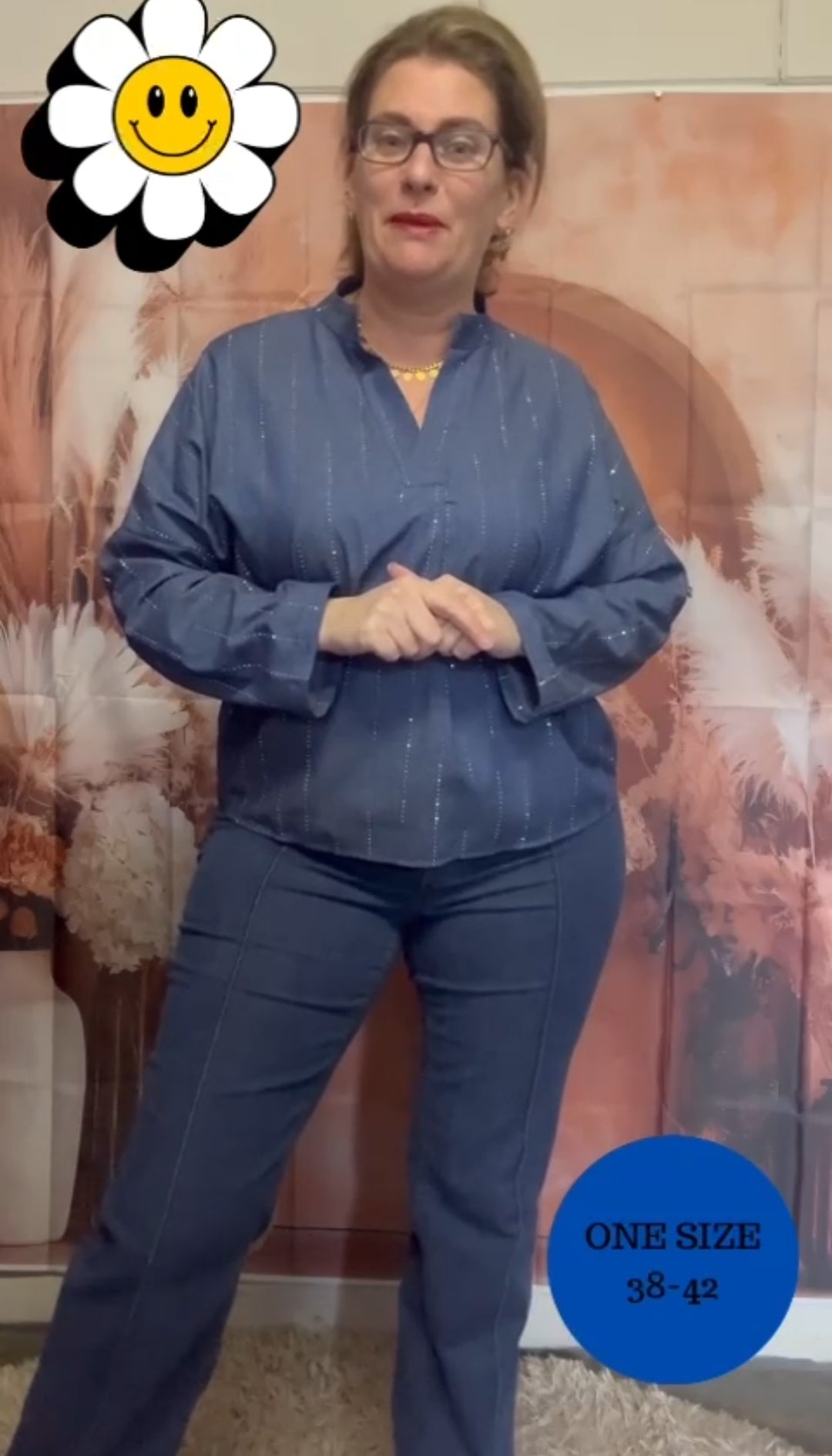 Denimtop met V-hals; trendy toevoeging aan je zomeroutfit