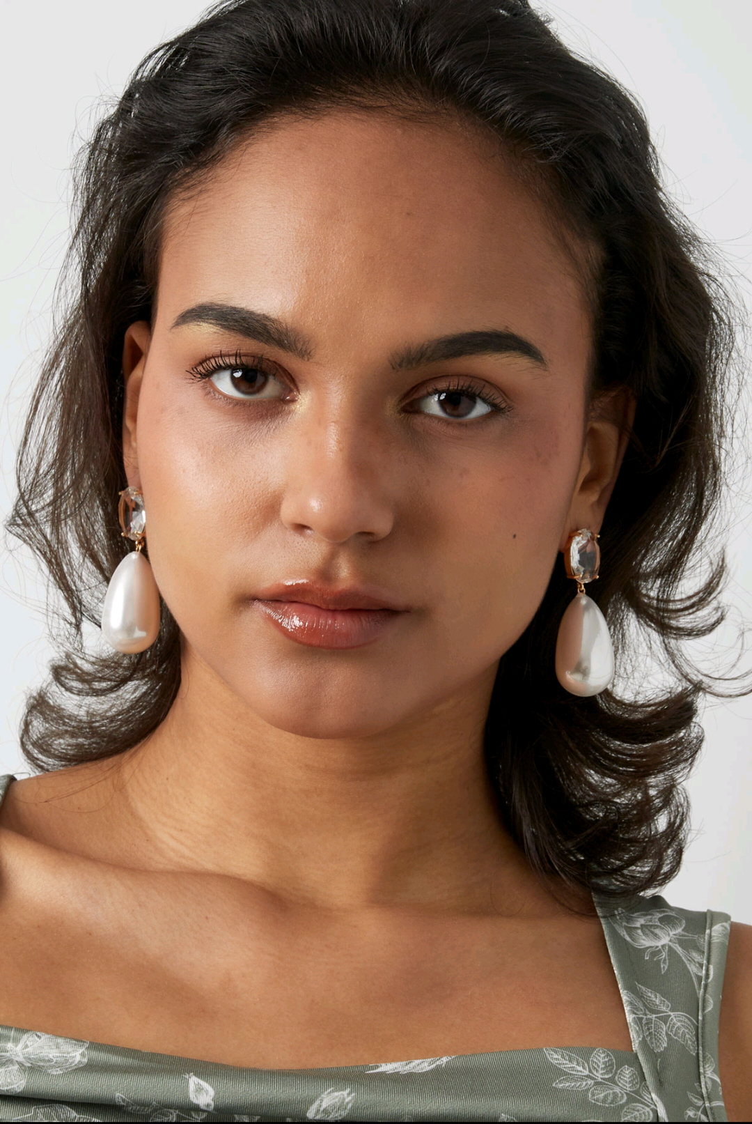 Grote witte oorbellen met pareldruppel – elegante finishing touch voor je outfit