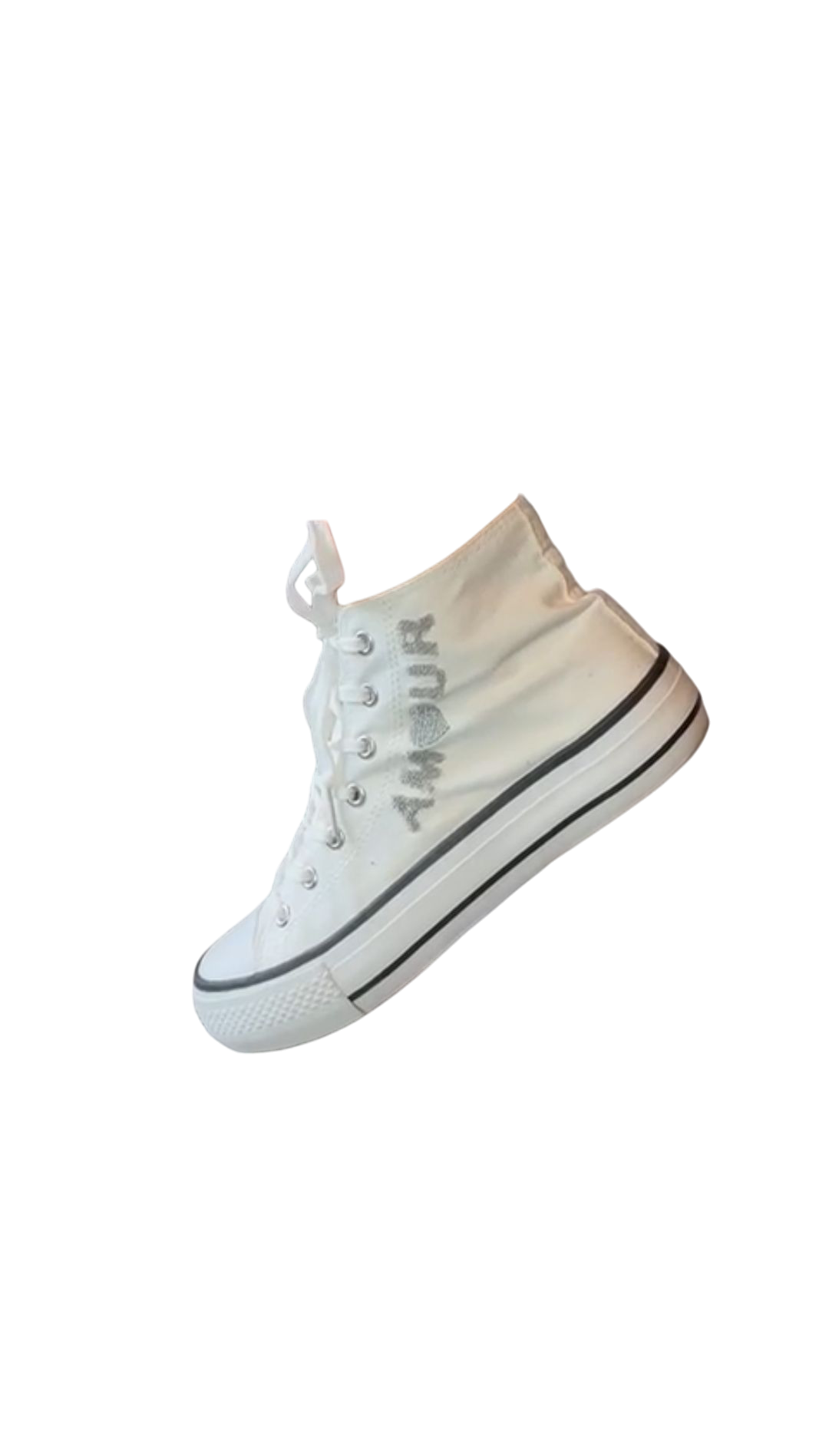 Hoge witte sneakers (Converse model) met grijze Teddy print; "Amour"