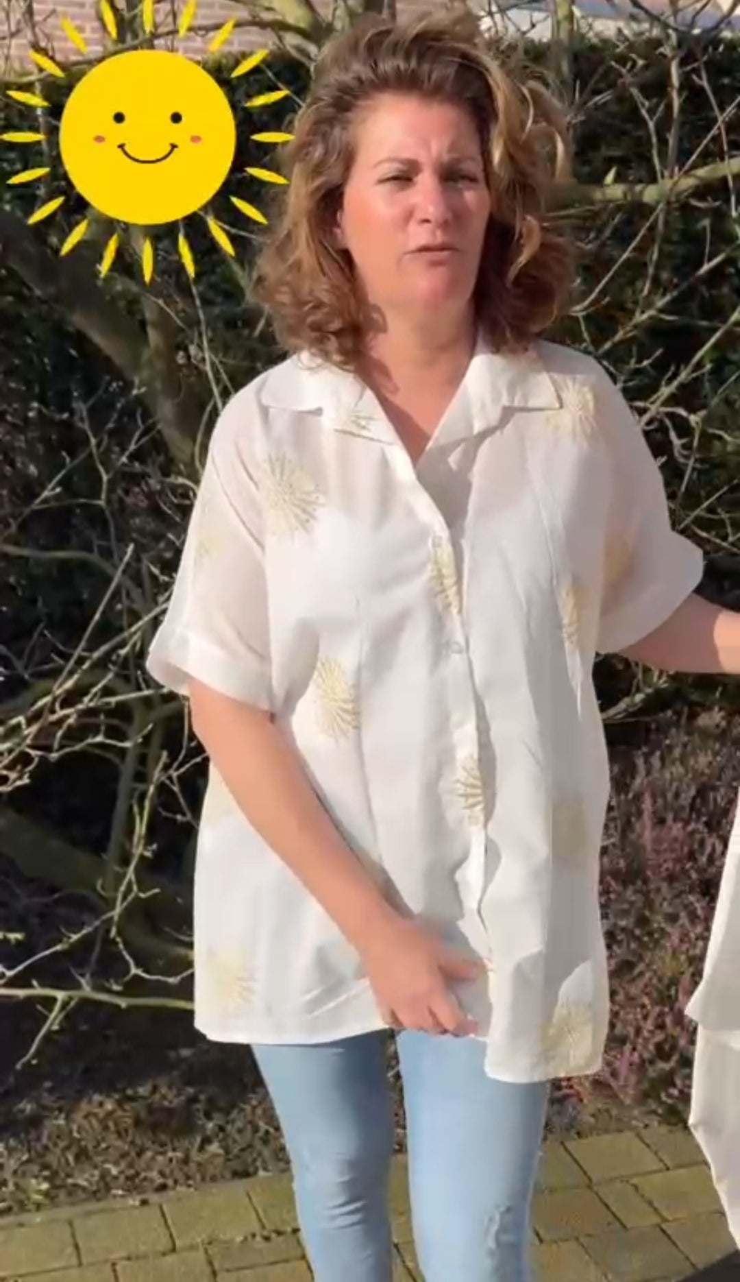 Lange damesblouse grote maat met geborduurde palmtakken - Wit (Maat 42 t/m 52) | Jeans & Chic collectie