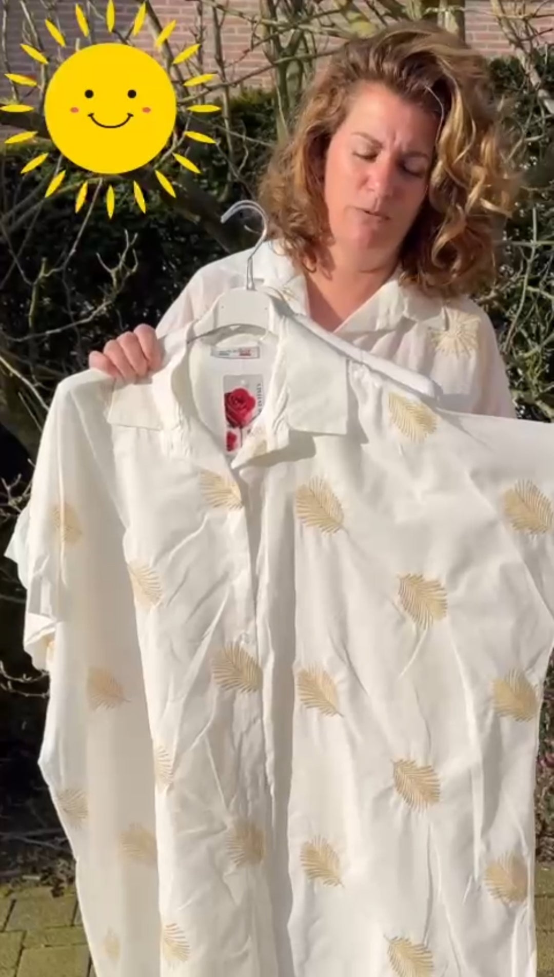 Lange damesblouse grote maat met geborduurde palmtakken - Wit (Maat 42 t/m 52) | Jeans & Chic collectie