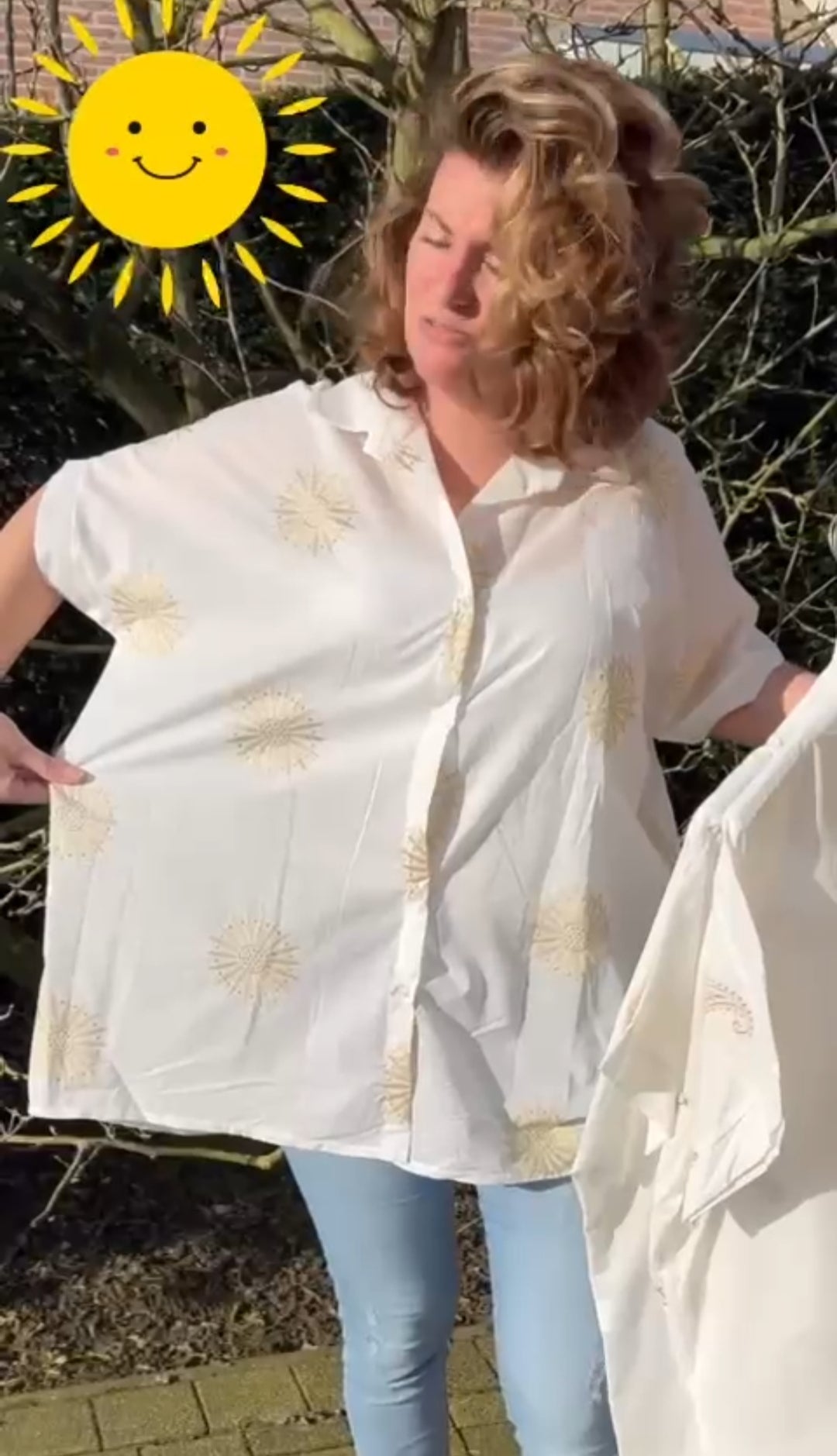 Lange damesblouse grote maat met geborduurde palmtakken - Wit (Maat 42 t/m 52) | Jeans & Chic collectie