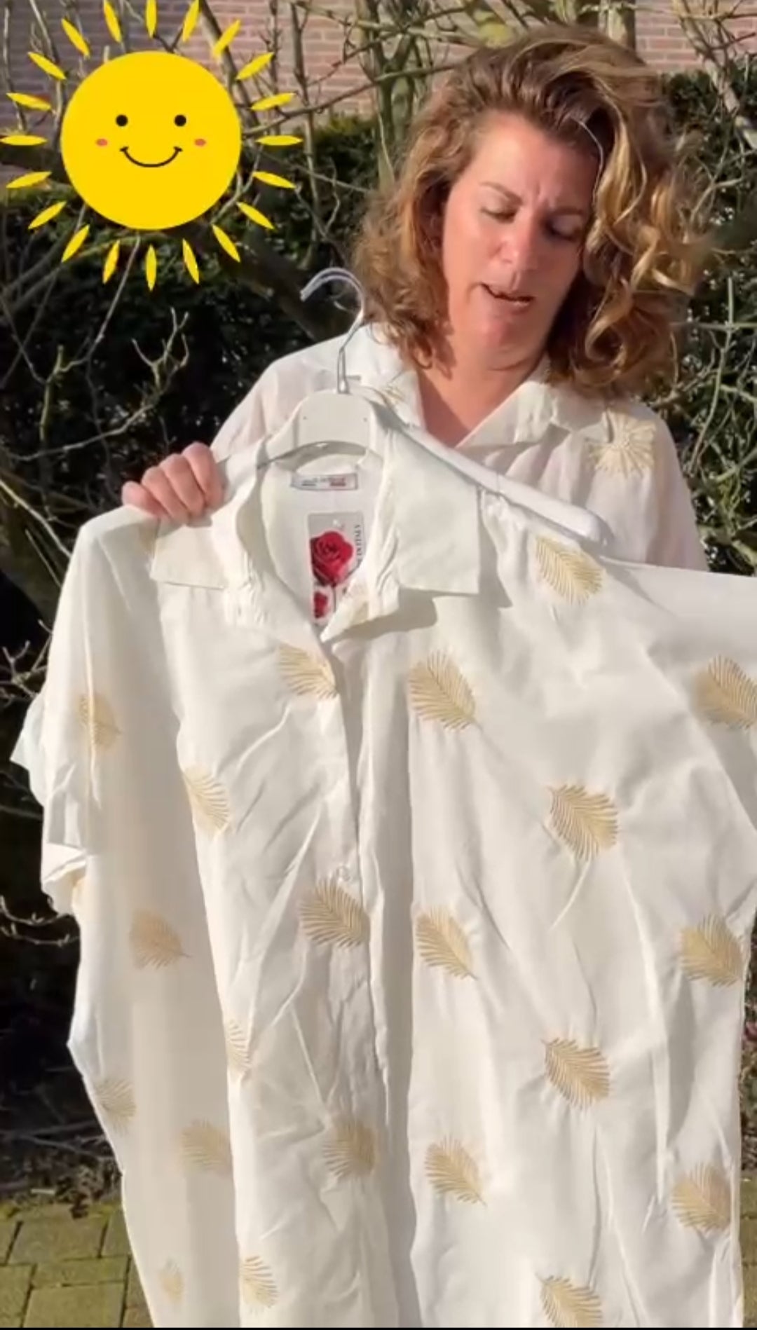 Lange damesblouse grote maat met geborduurde palmtakken - Wit (Maat 42 t/m 52) | Jeans & Chic collectie