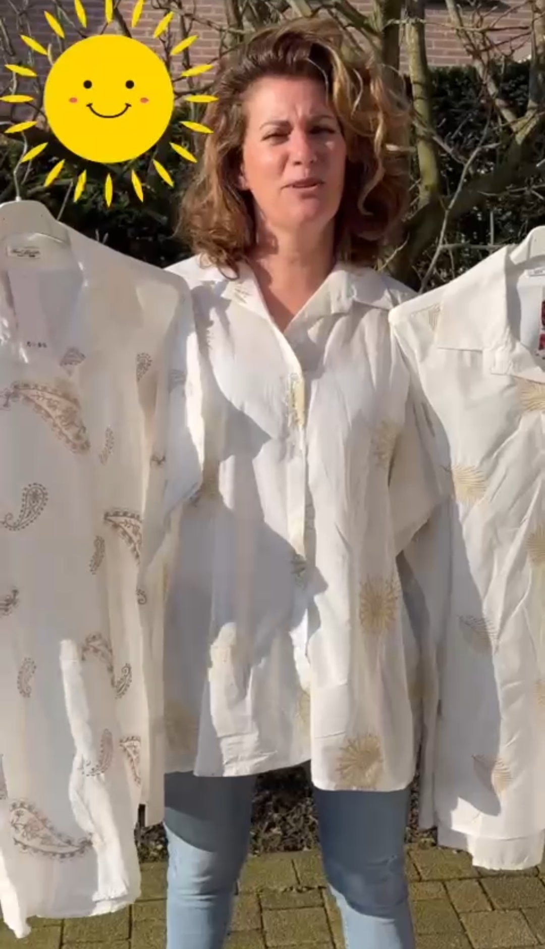Lange damesblouse grote maat met geborduurde palmtakken - Wit (Maat 42 t/m 52) | Jeans & Chic collectie