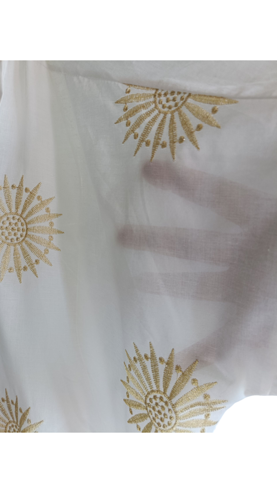 Lange damesblouse grote maat met geborduurde palmtakken - Wit (Maat 42 t/m 52) | Jeans & Chic collectie