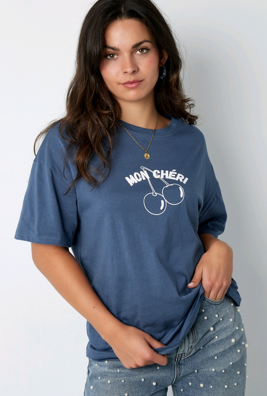 Gimme blauw dames t-shirt met witte opdruk tekst; 'Mon cheri' - Blauw/Wit | Tee Time collectie