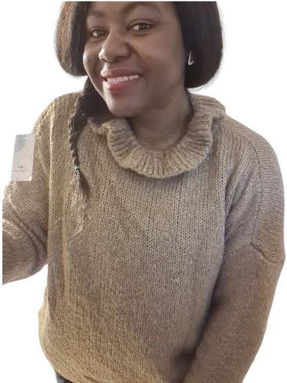 Dames trui met ruffel mouwen en kraag, grote maten - Camel kleur