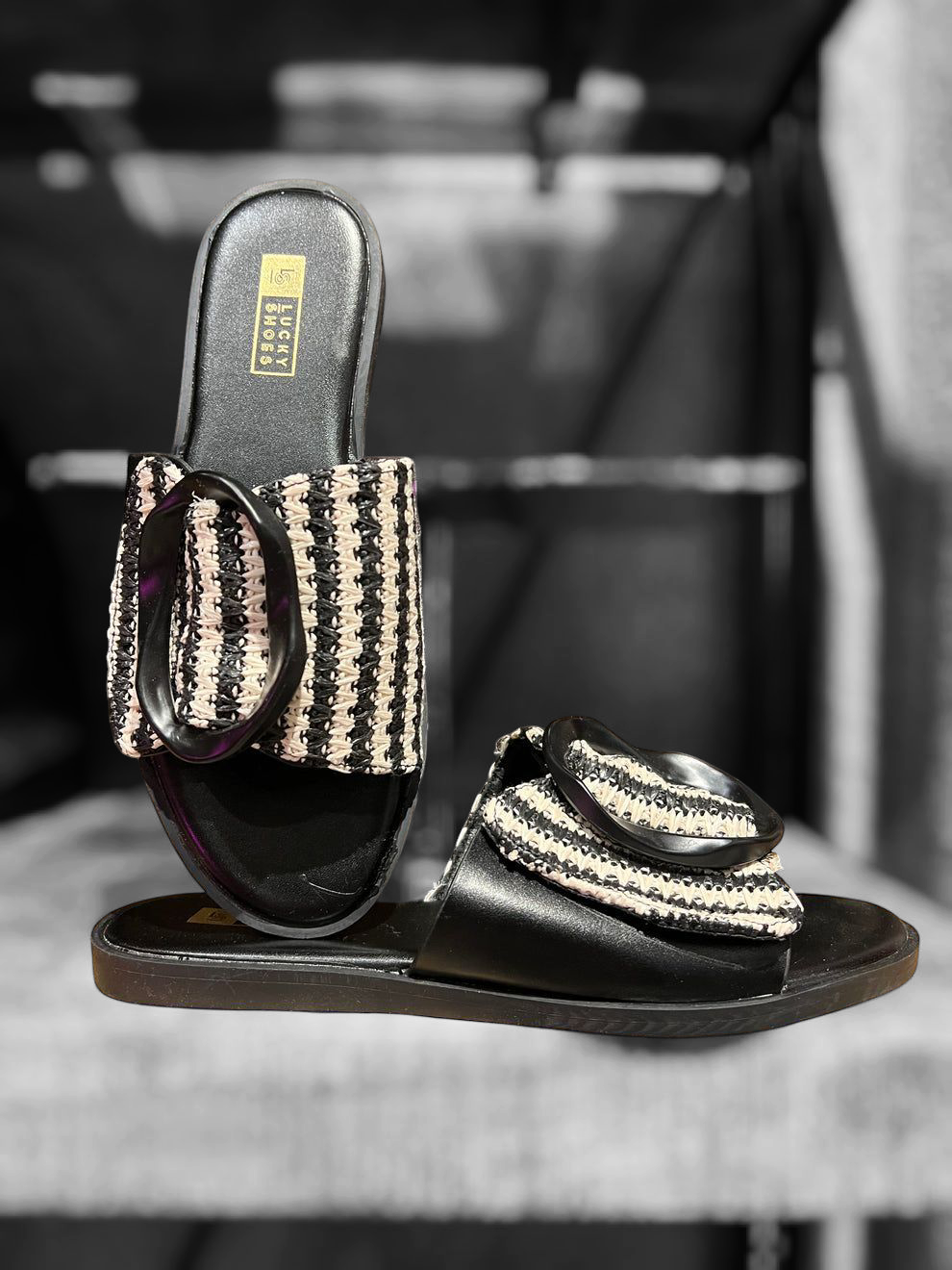 Dames slipper met grote gesp (sier) - Zwart | End of Summer collectie