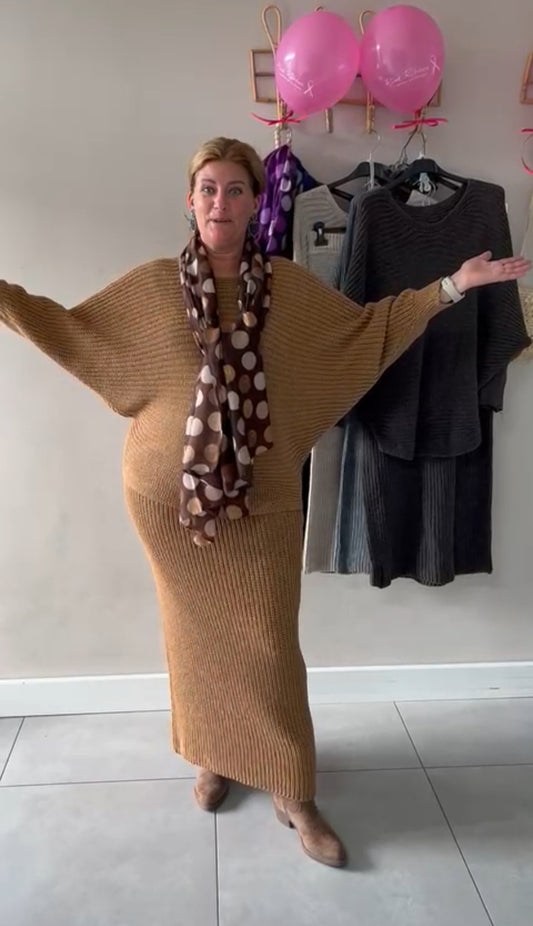 Bella; dames sjaal met stippen en een subtiele glimmer - Chocoladebruin