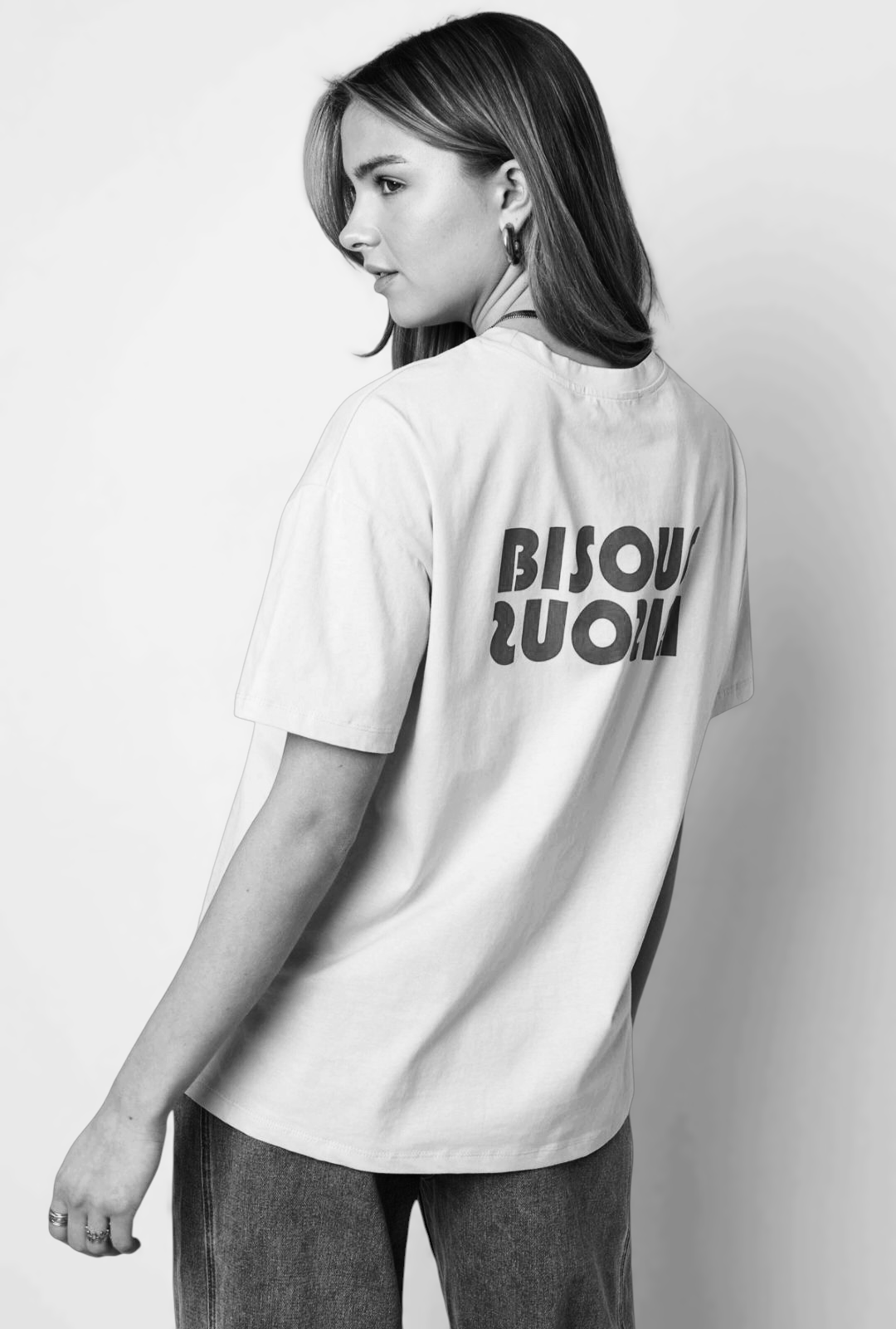 Gimme zwart dames t-shirt met witte tekst; 'Bisous' - Zwart/ Wit | Tee Time collectie