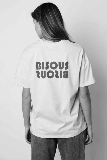 Gimme zwart dames t-shirt met witte tekst; 'Bisous' - Zwart/ Wit | Tee Time collectie