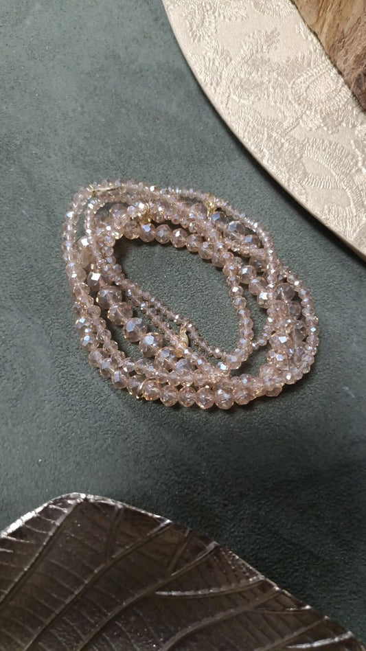 Kralen armband dames; Set van 5 glaskralen armbandjes met facet glans – Crystal Beige