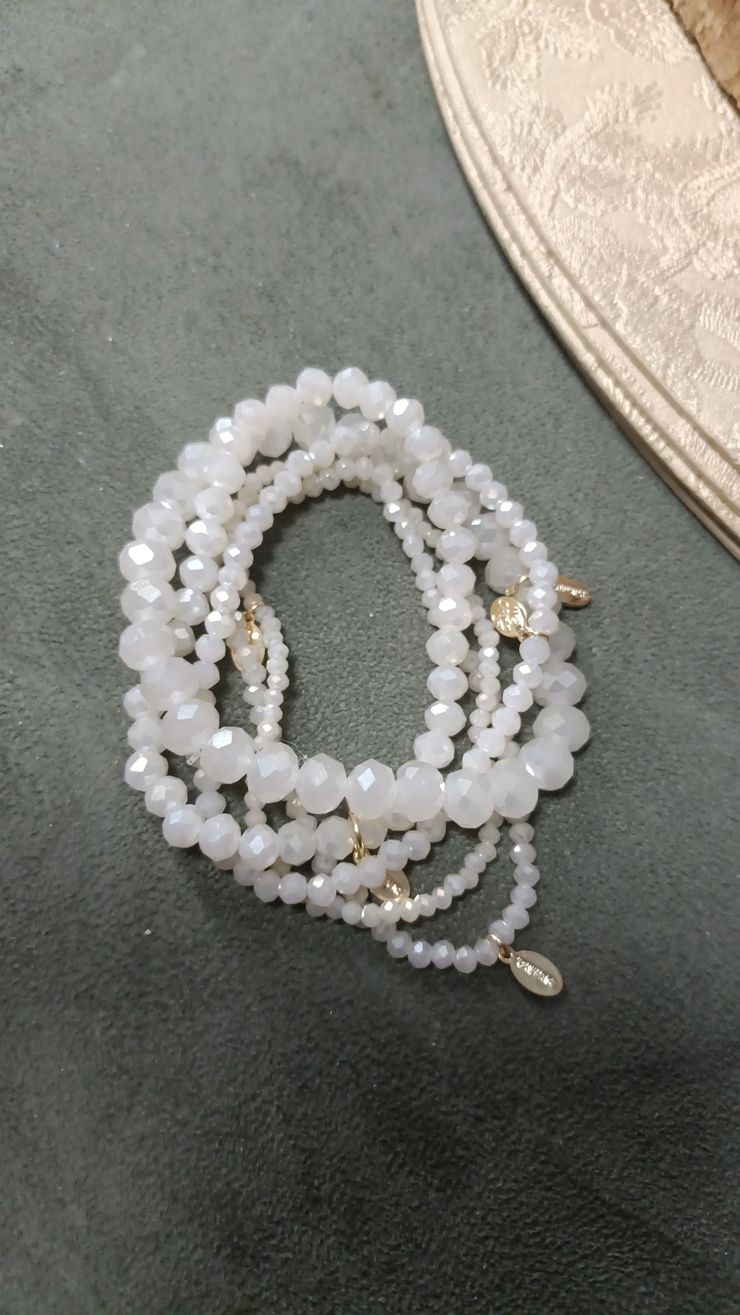 Kralen armband dames; Set van 5 glaskralen armbandjes met facet glans – Ivory Pearl