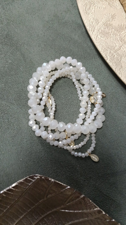 Kralen armband dames; Set van 5 glaskralen armbandjes met facet glans – Ivory Pearl
