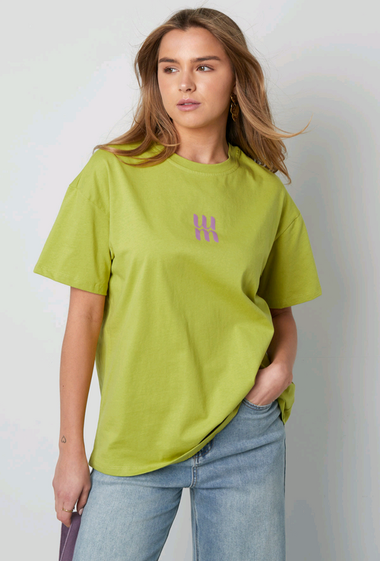 Gimme lime groen dames t-shirt met roze tekst/ logo; 'MM' - Lime groen/ Licht roze | Tee Time collectie