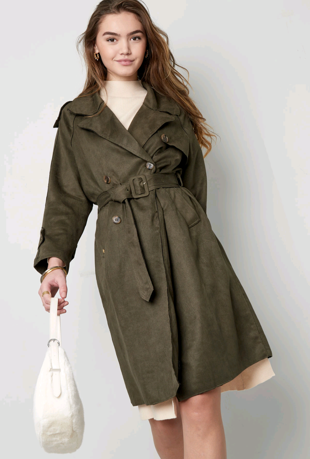 Suedine trenchcoat dames lang - Olijfgroen | Fall4Me collectie
