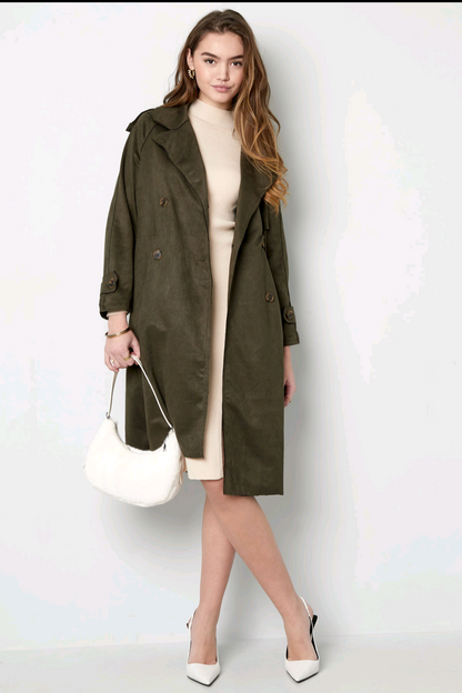 Suedine trenchcoat dames lang - Olijfgroen | Fall4Me collectie
